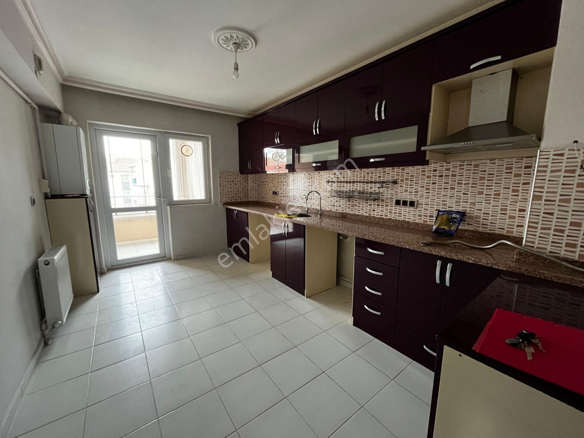 Mareşal Çakmak Mah.'de Ebeveyn Banyo Ve Asansörlü 130 M2 Fırsat Daire - Görsel 2