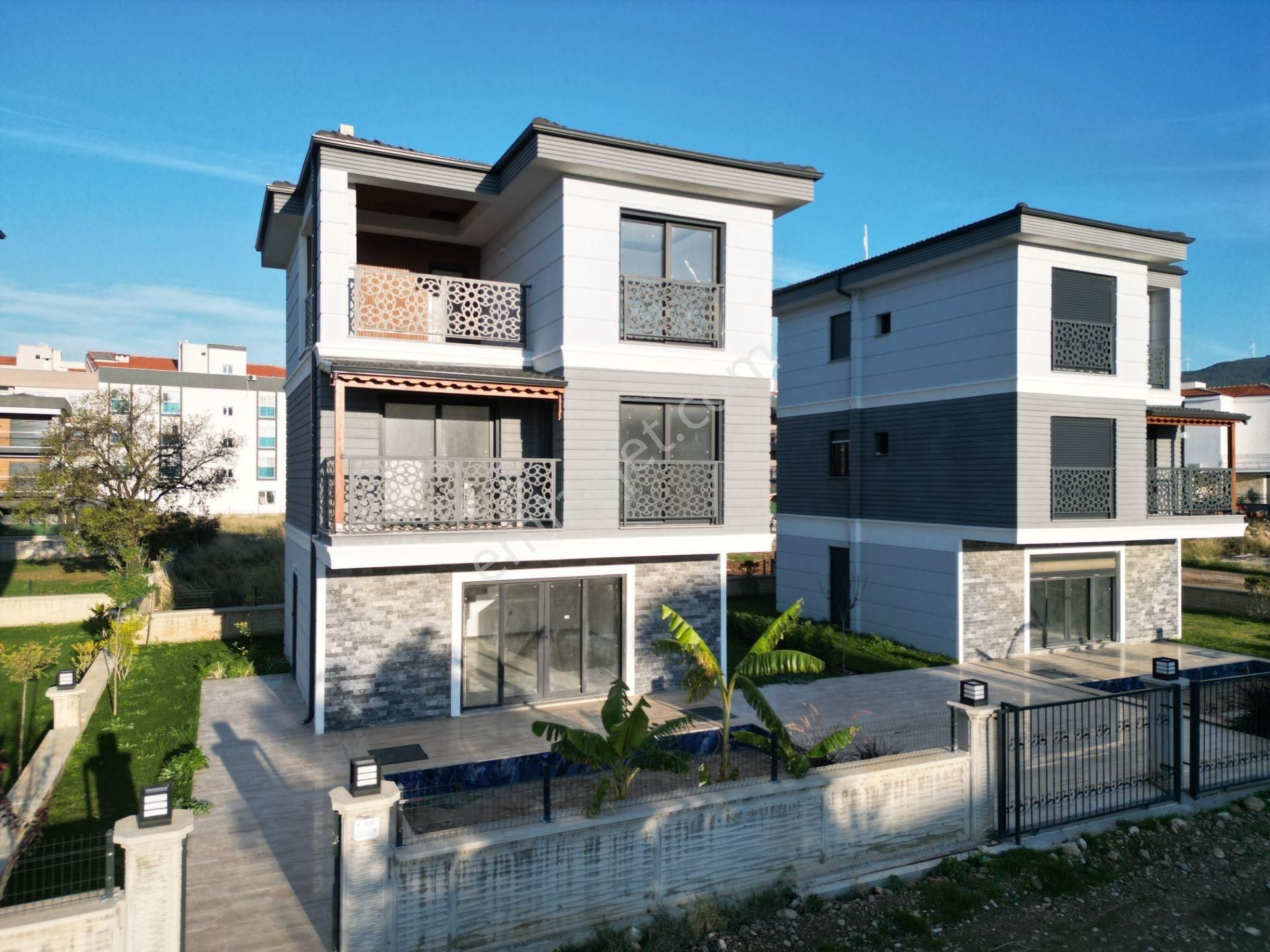 Kuşadası Davutlar’da Plaja Yakın, Özel Havuzlu Müstakil Triplex - Görsel 35