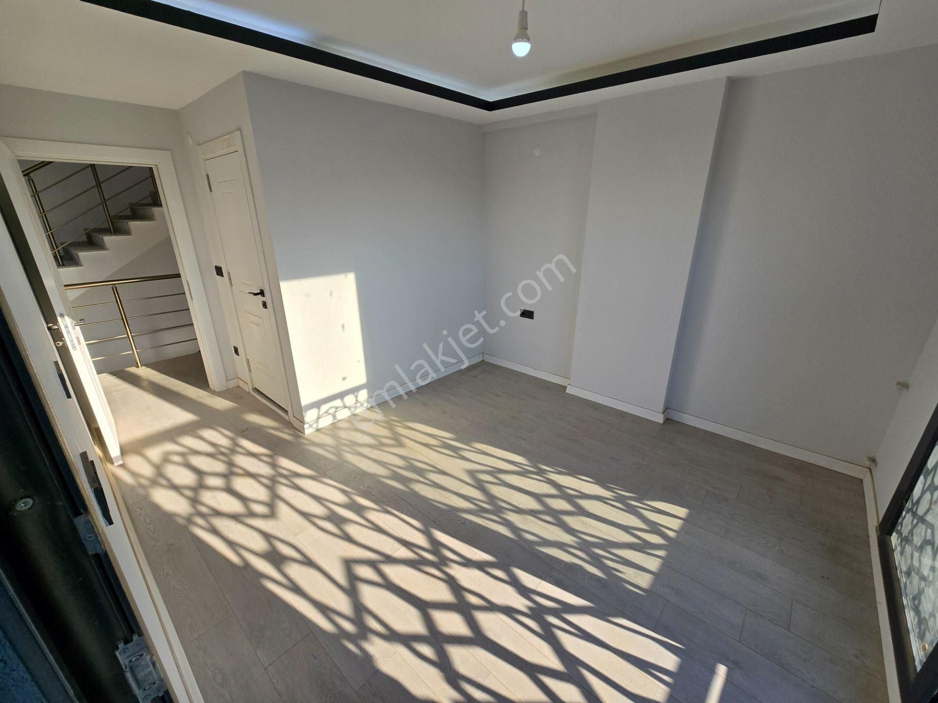 Kuşadası Davutlar’da Plaja Yakın, Özel Havuzlu Müstakil Triplex - Görsel 23