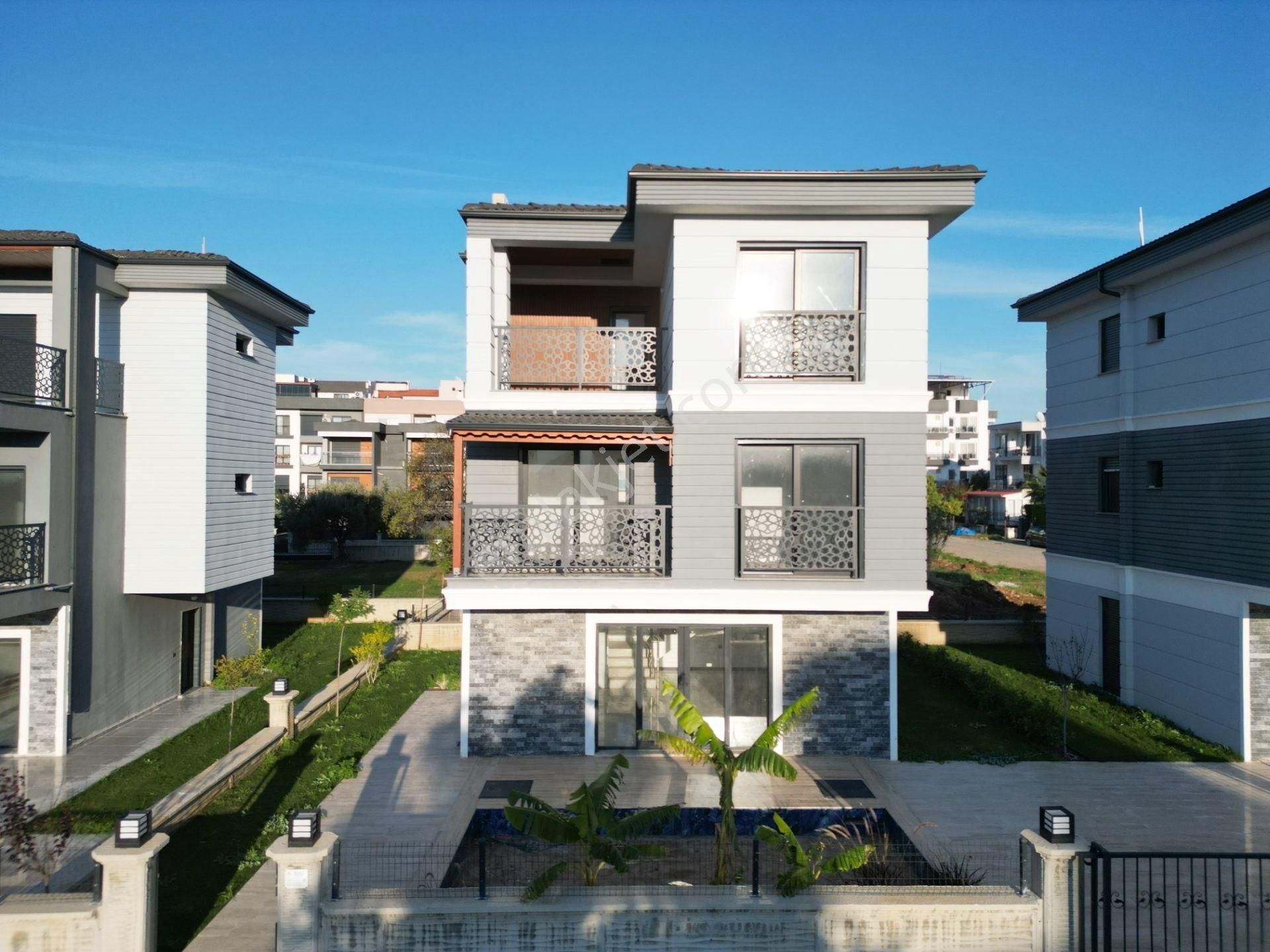 Kuşadası Davutlar’da Plaja Yakın, Özel Havuzlu Müstakil Triplex - Görsel 34