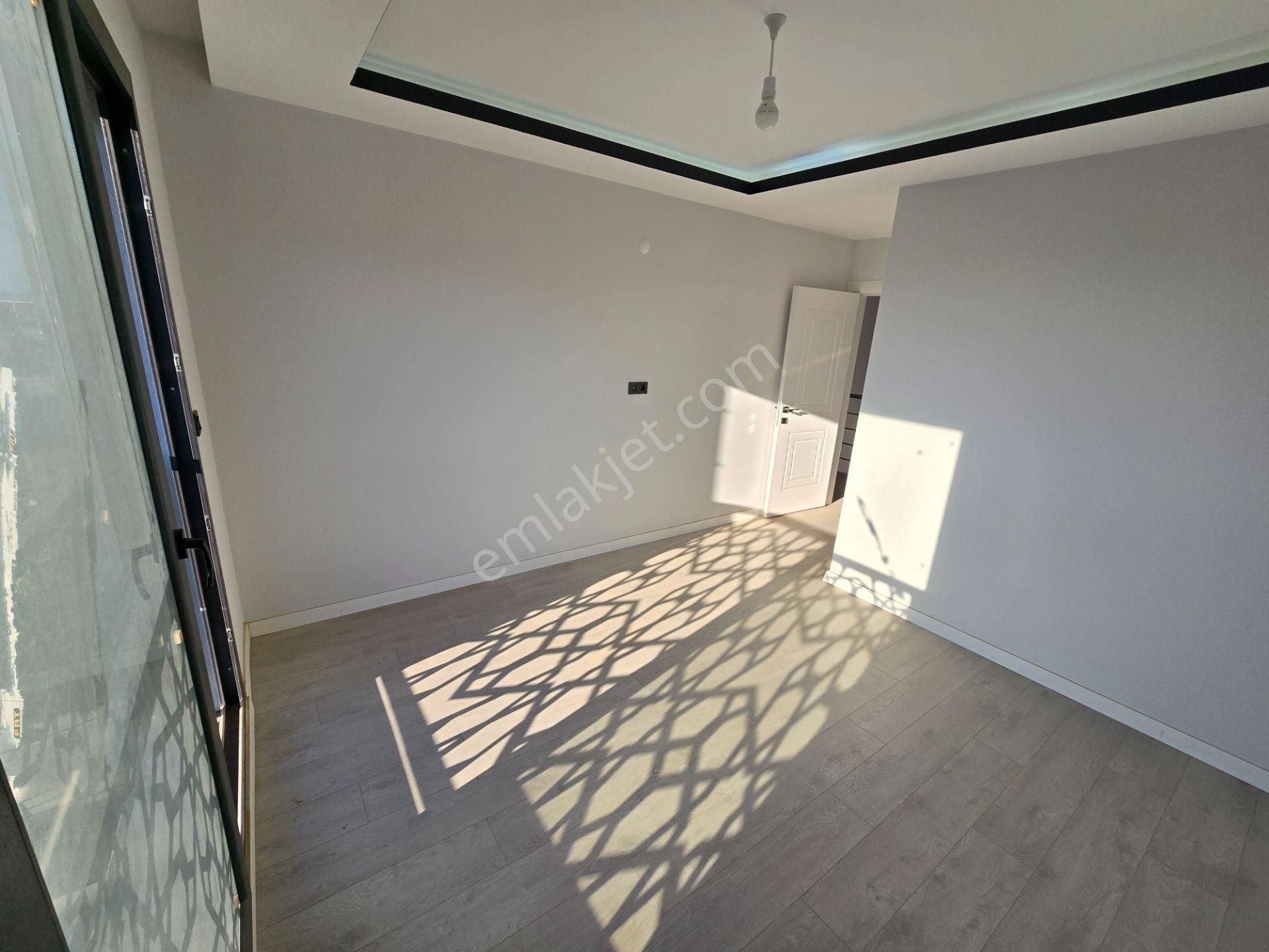 Kuşadası Davutlar’da Plaja Yakın, Özel Havuzlu Müstakil Triplex - Görsel 9