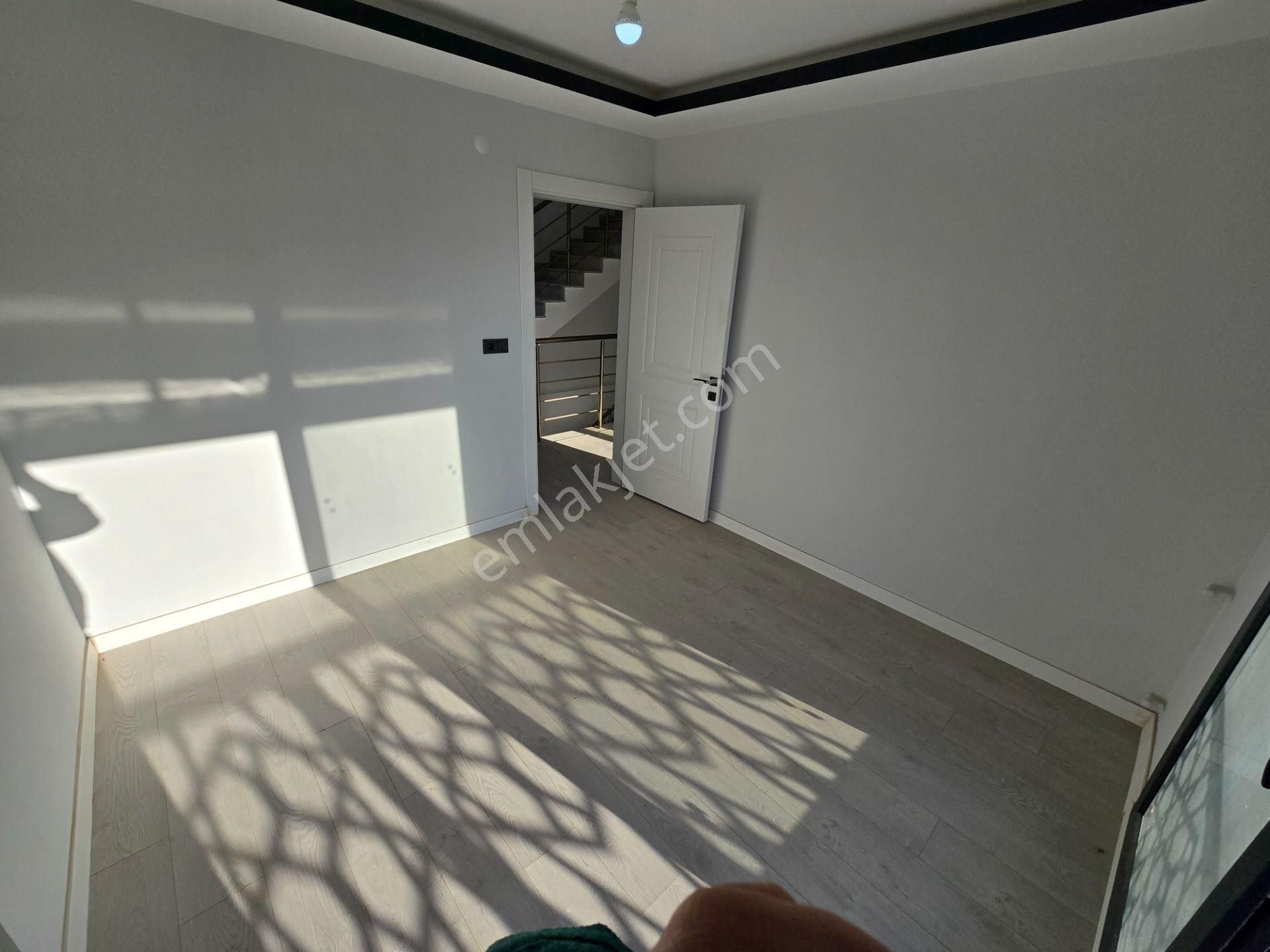 Kuşadası Davutlar’da Plaja Yakın, Özel Havuzlu Müstakil Triplex - Görsel 19