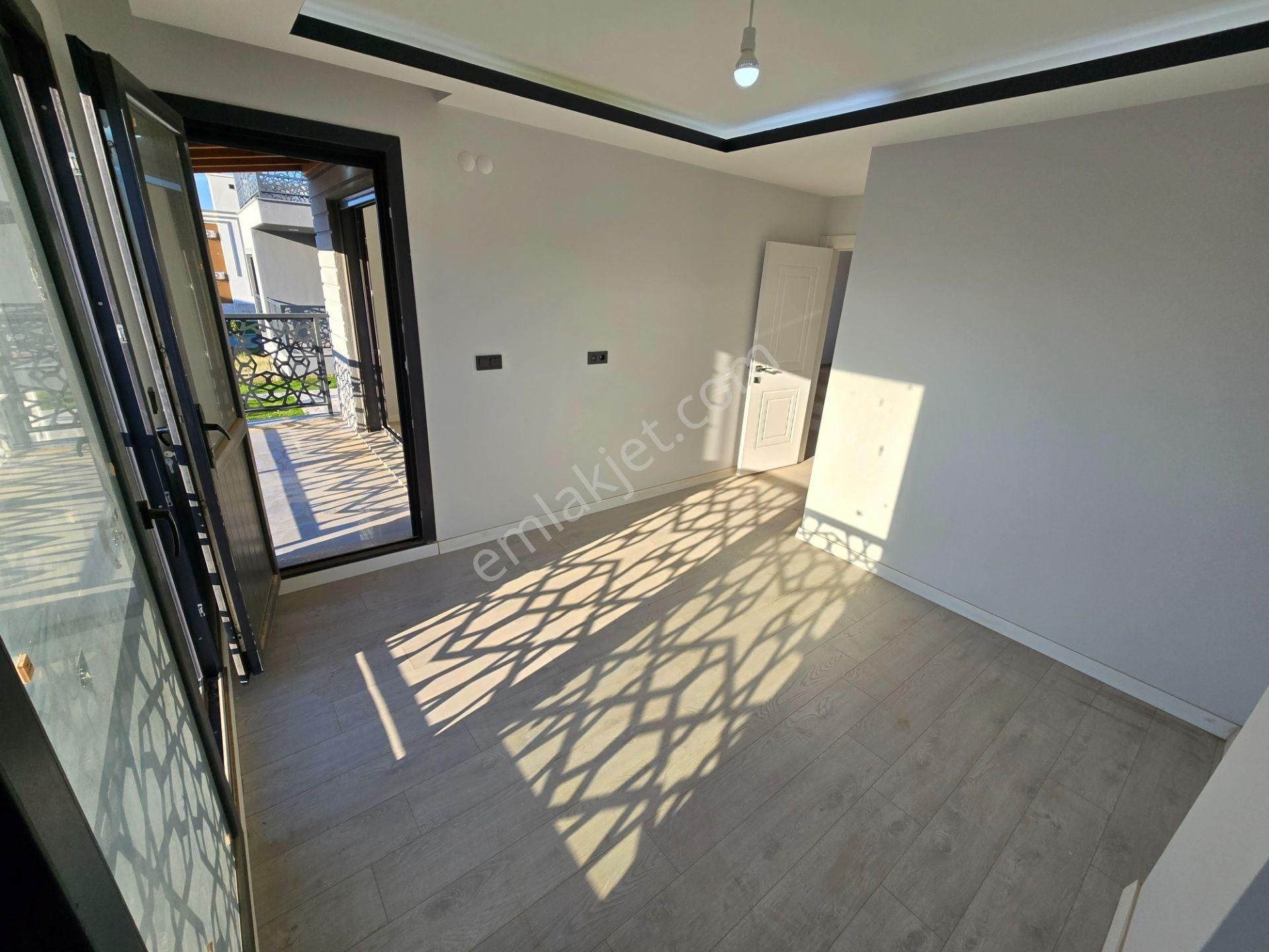 Kuşadası Davutlar’da Plaja Yakın, Özel Havuzlu Müstakil Triplex - Görsel 24