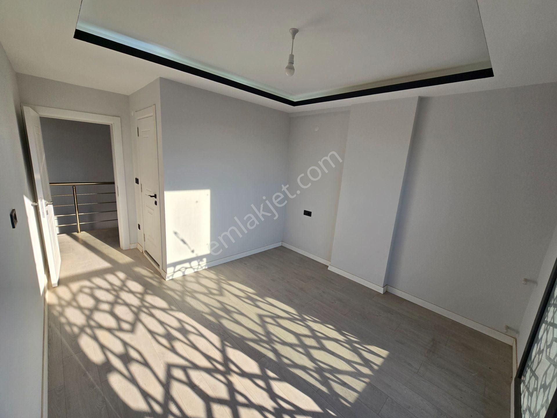 Kuşadası Davutlar’da Plaja Yakın, Özel Havuzlu Müstakil Triplex - Görsel 10