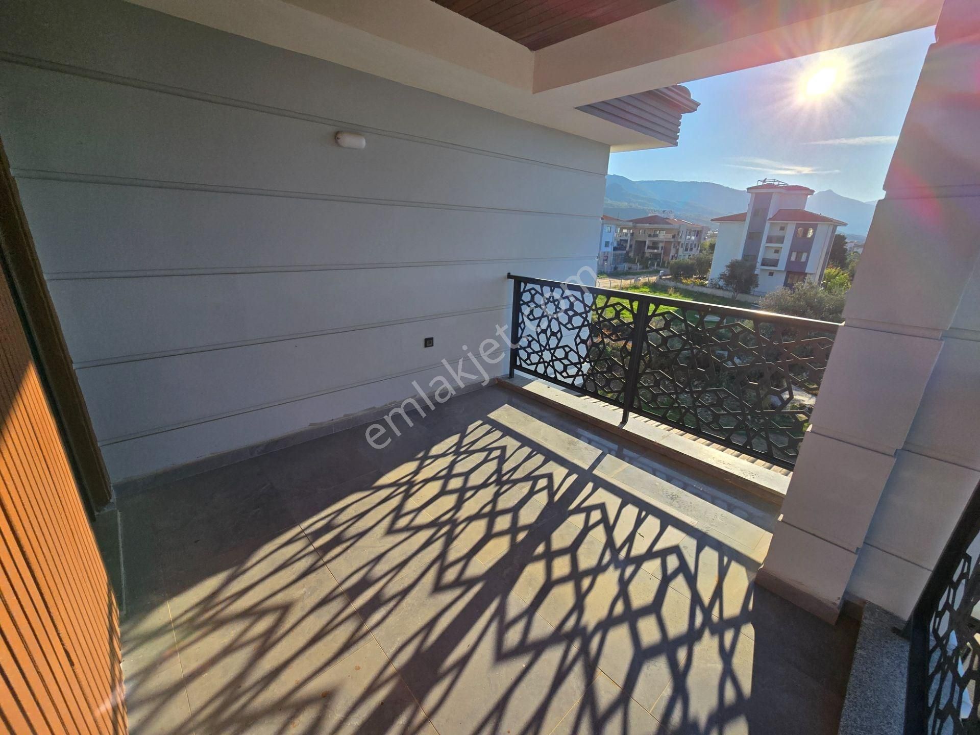 Kuşadası Davutlar’da Plaja Yakın, Özel Havuzlu Müstakil Triplex - Görsel 15