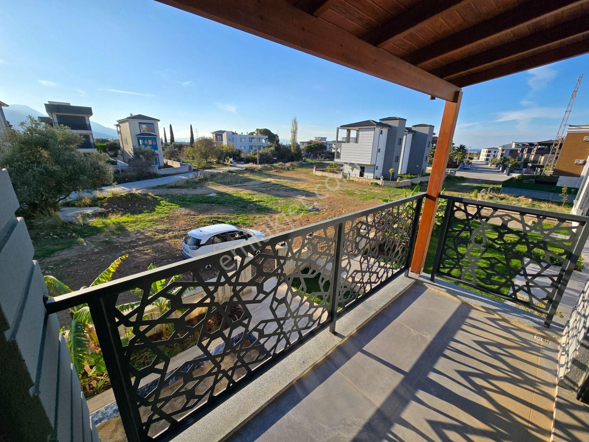 Kuşadası Davutlar’da Plaja Yakın, Özel Havuzlu Müstakil Triplex - Görsel 22