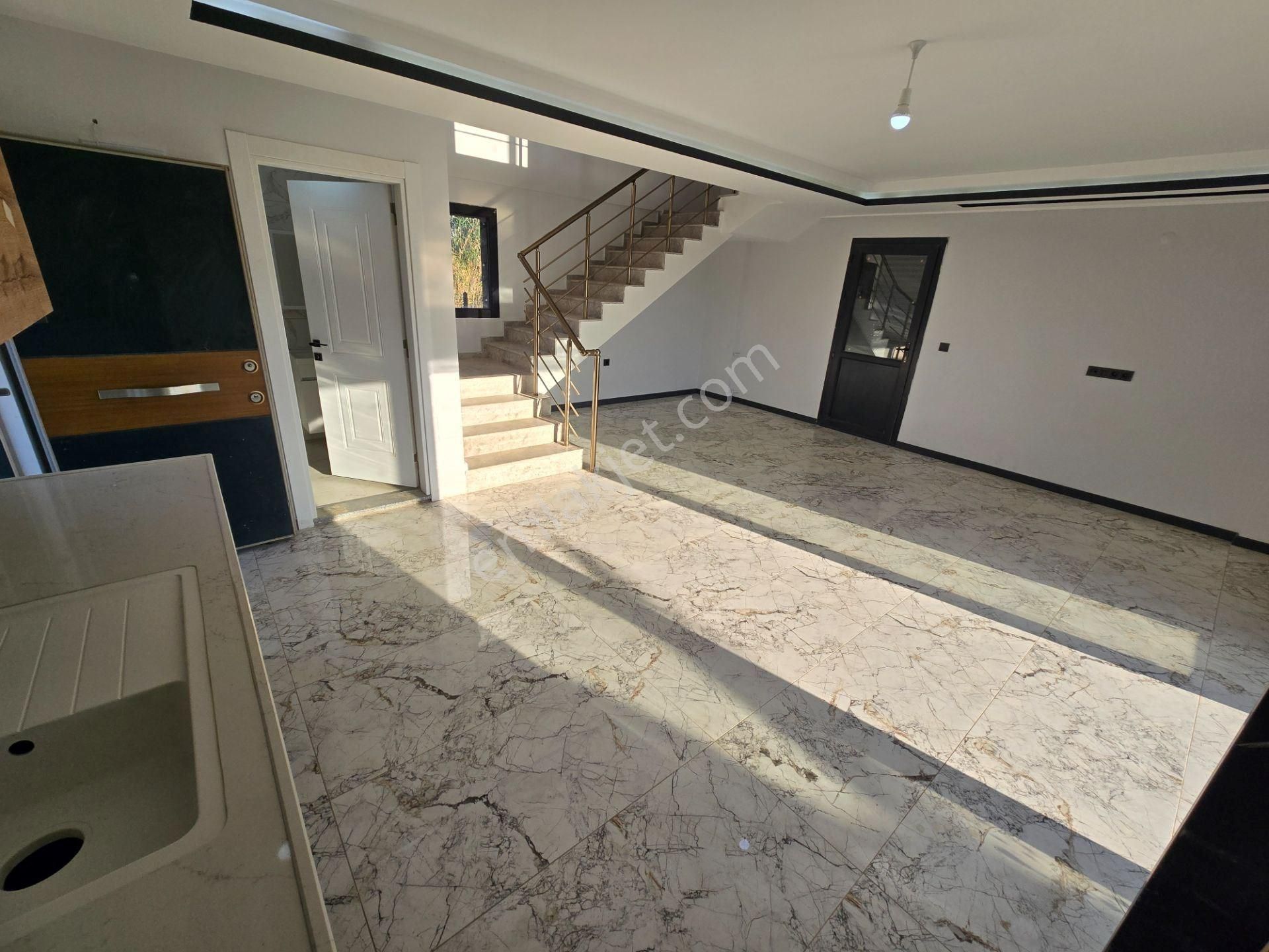 Kuşadası Davutlar’da Plaja Yakın, Özel Havuzlu Müstakil Triplex - Görsel 31