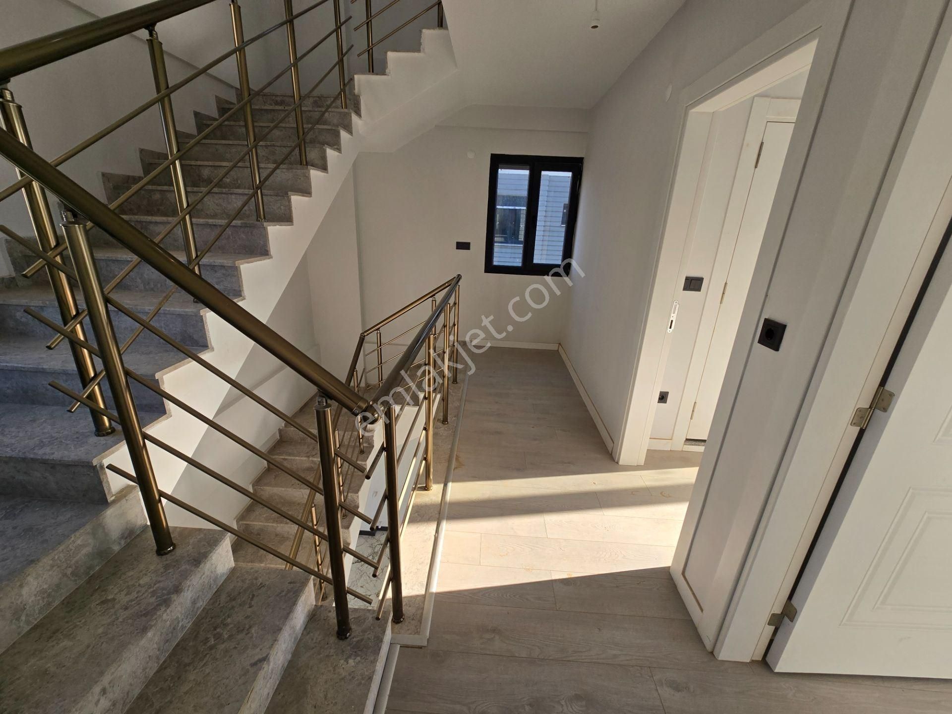 Kuşadası Davutlar’da Plaja Yakın, Özel Havuzlu Müstakil Triplex - Görsel 17