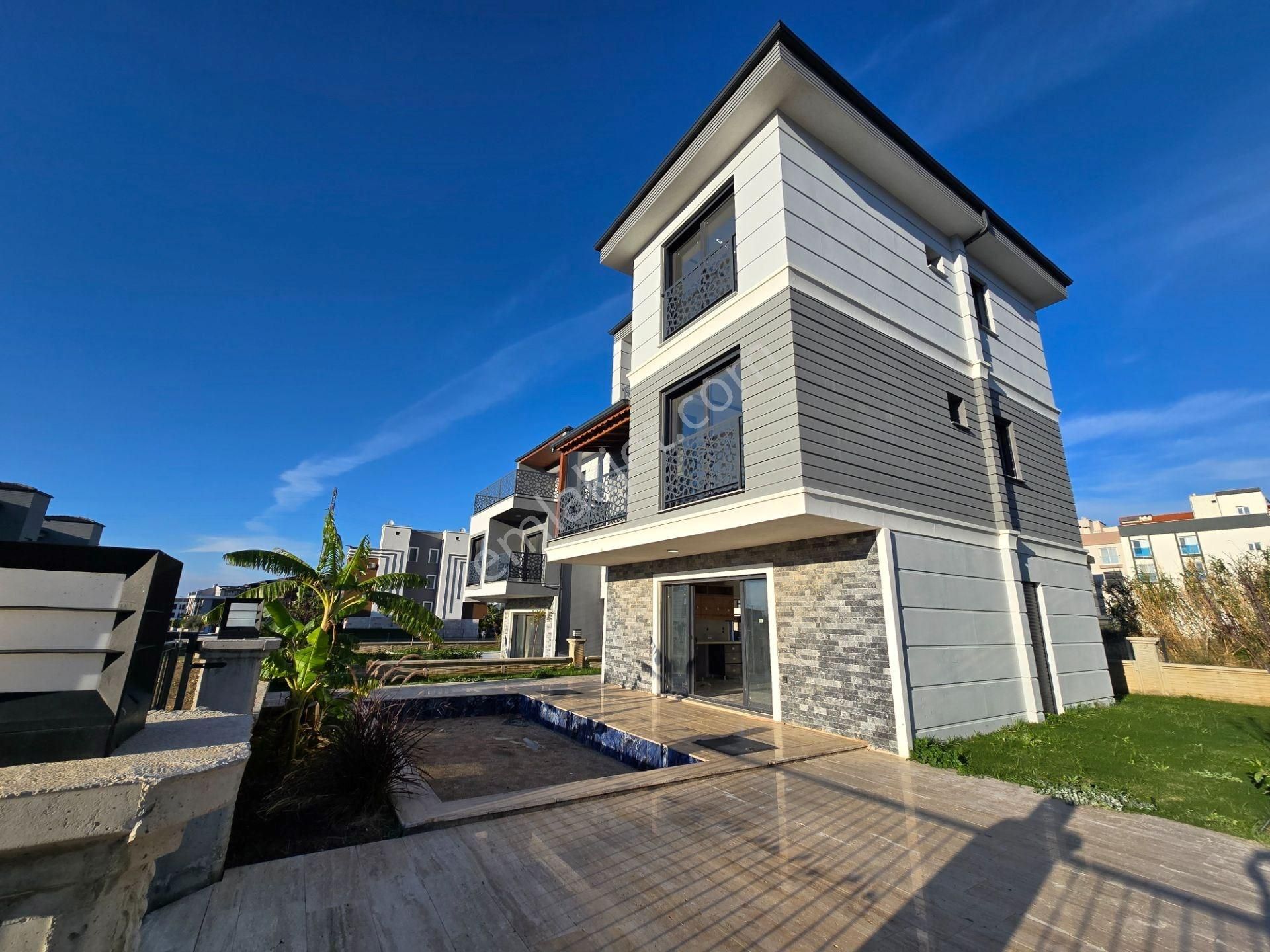 Kuşadası Davutlar’da Plaja Yakın, Özel Havuzlu Müstakil Triplex - Görsel 33