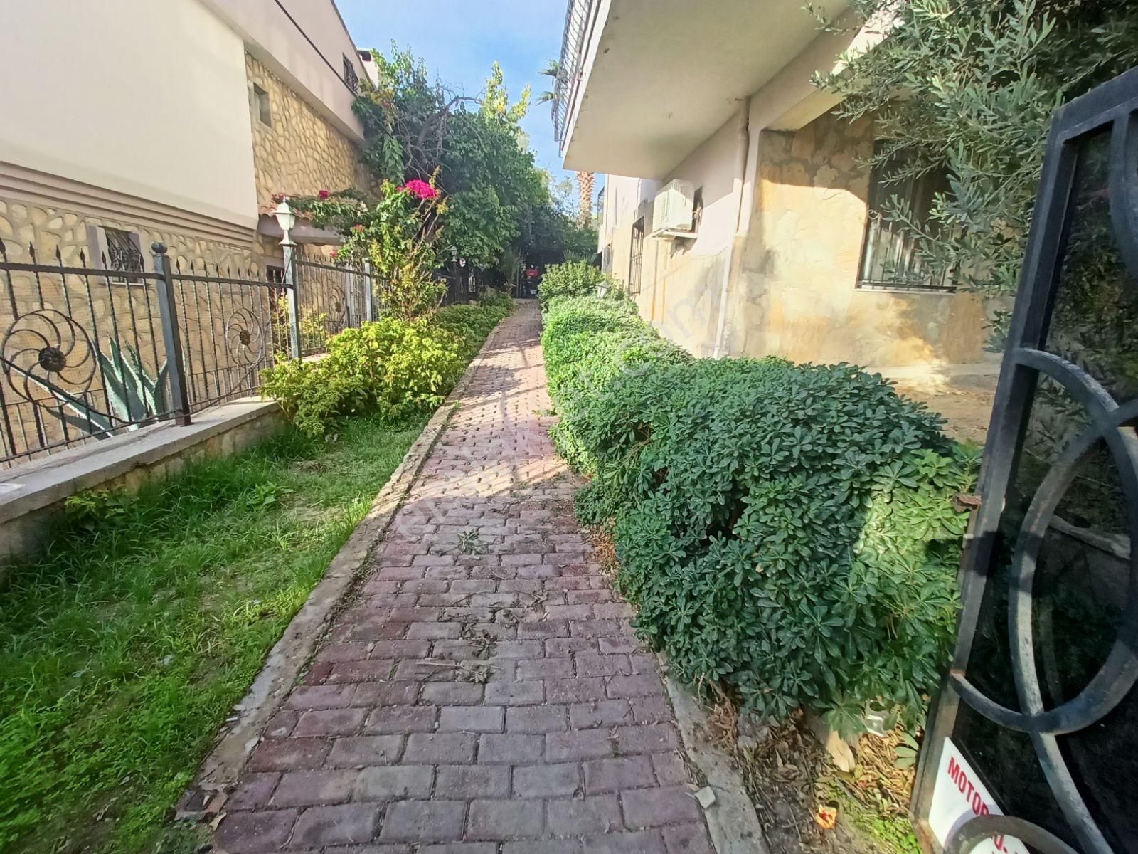 Kuşadası Merkezi Bölgede Eşyalı Kiralık 3+1 Dubleks Daire - Görsel 16