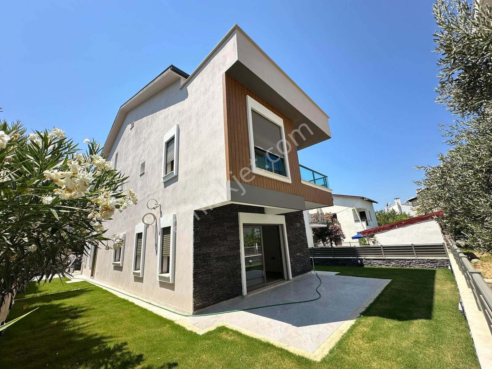 | Global | Denize 150 Metre Lüks Otoparklı Villa - Görsel 14