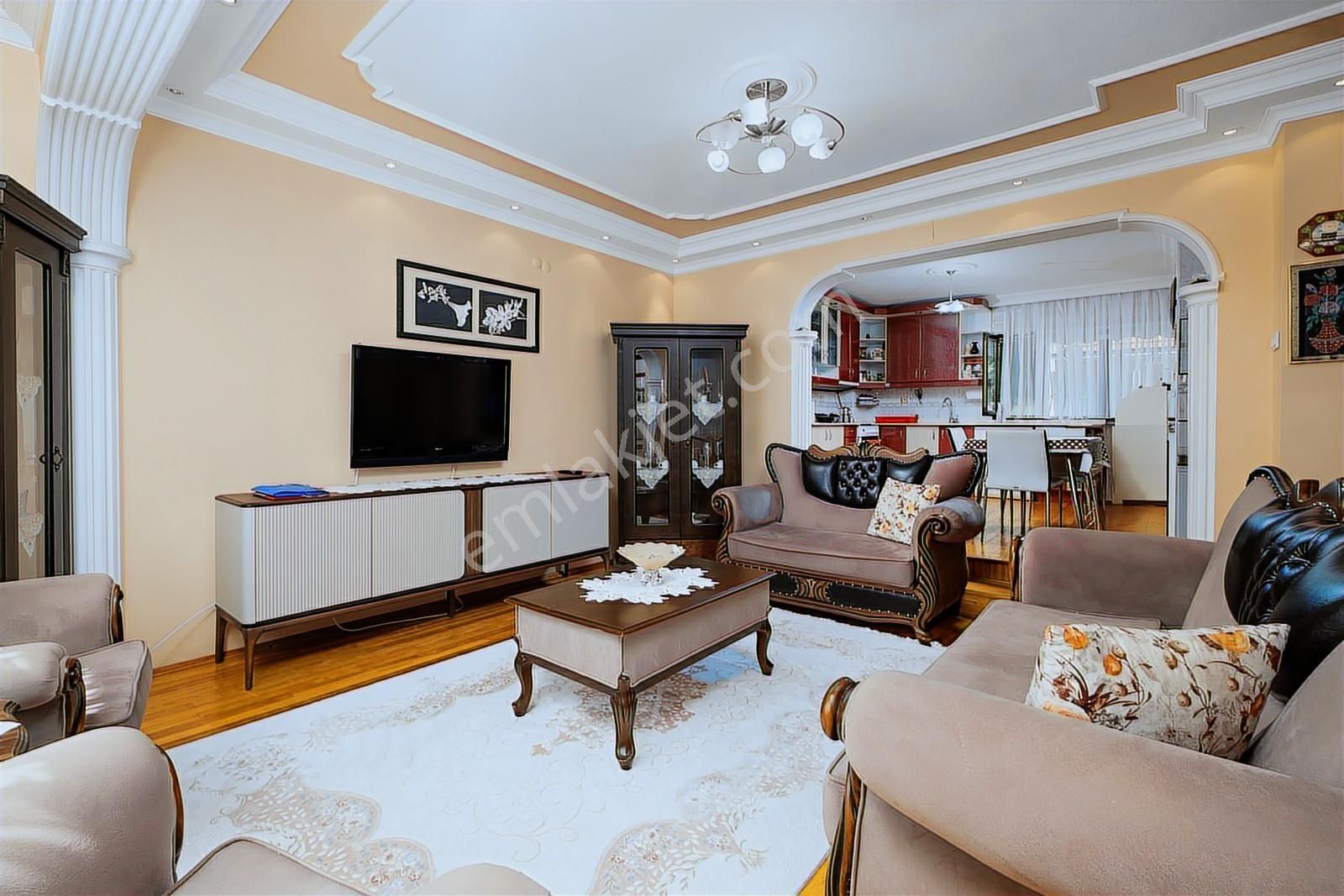 Remax Advantage'den Çamlıca Yeşılkent Sıtesı 5+1 Satılık Vılla - Görsel 4