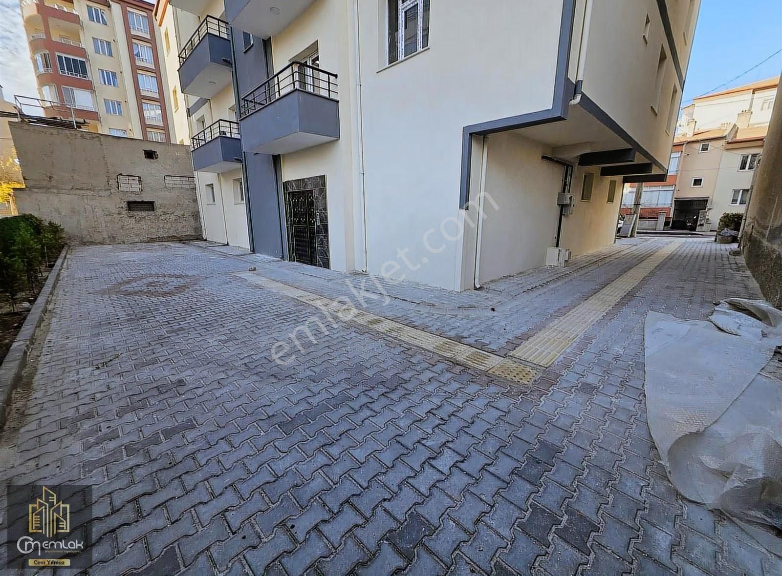 İlhanlı Mah. Özkaya Market Yanı Satılık 5 Katlı Binanın 1.katı - Görsel 3