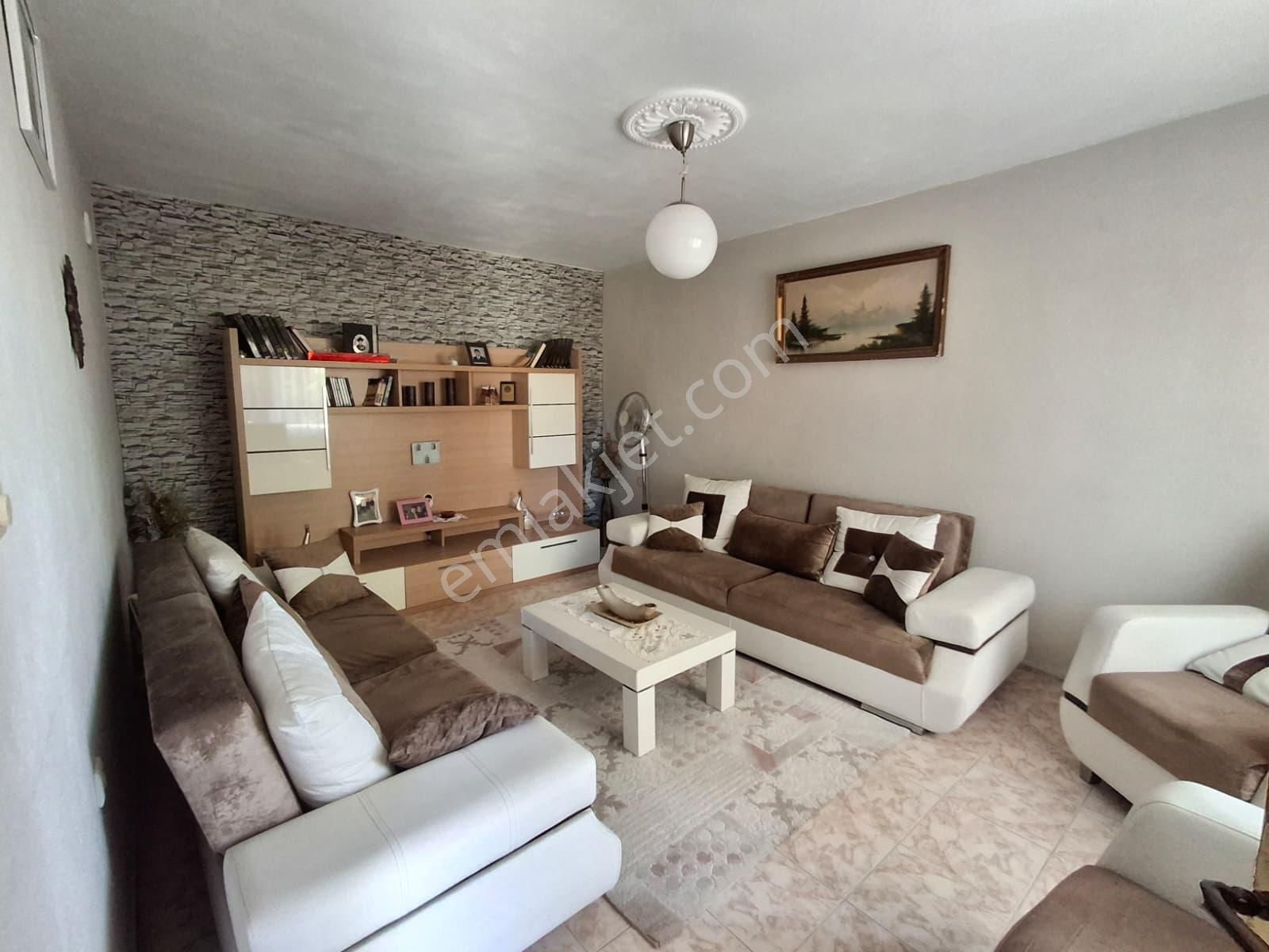 Çiğli Kaklıç Mahallesi Satılık 3 Katlı Bina - 3 Adet 3+1 Daire