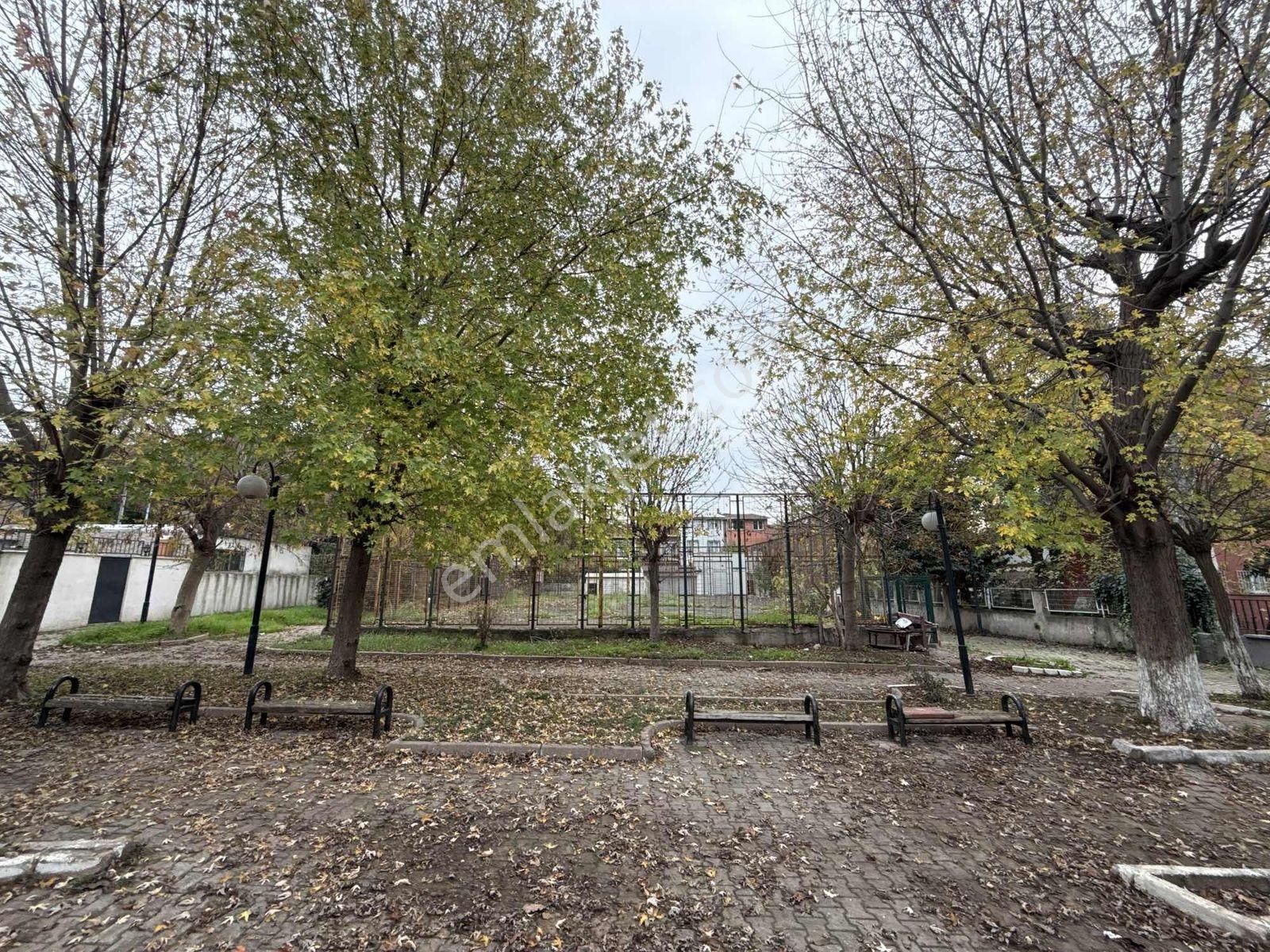 Bahçelievlerde Site İçinde Bahçeli 2 Katlı Satılık Müstakil Ev - Görsel 3