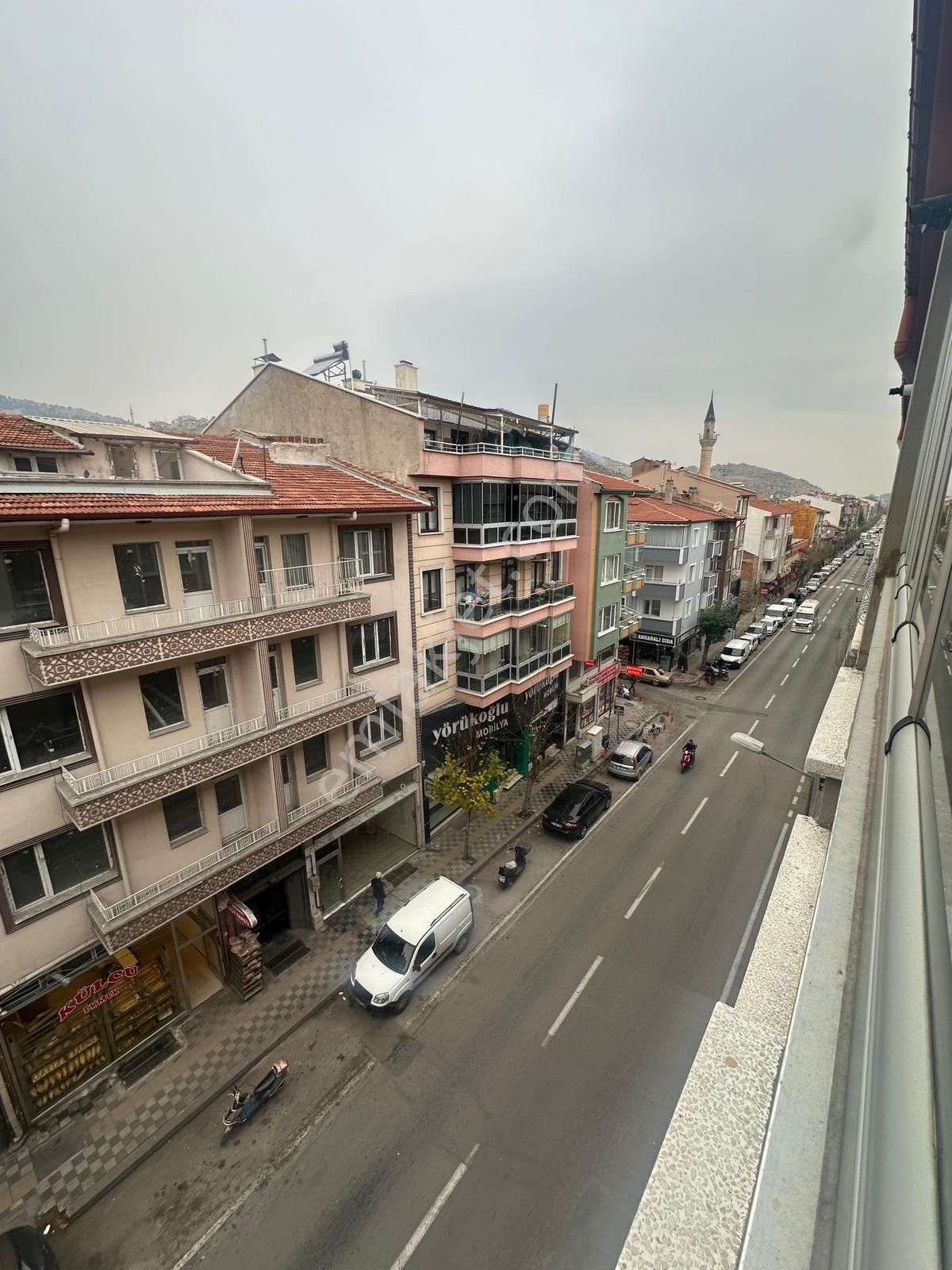 Afyon Üçok Emlaktan Mecidiye Mah Mah Satılık 3+1 Temiz Bakımlı Daire - Görsel 24