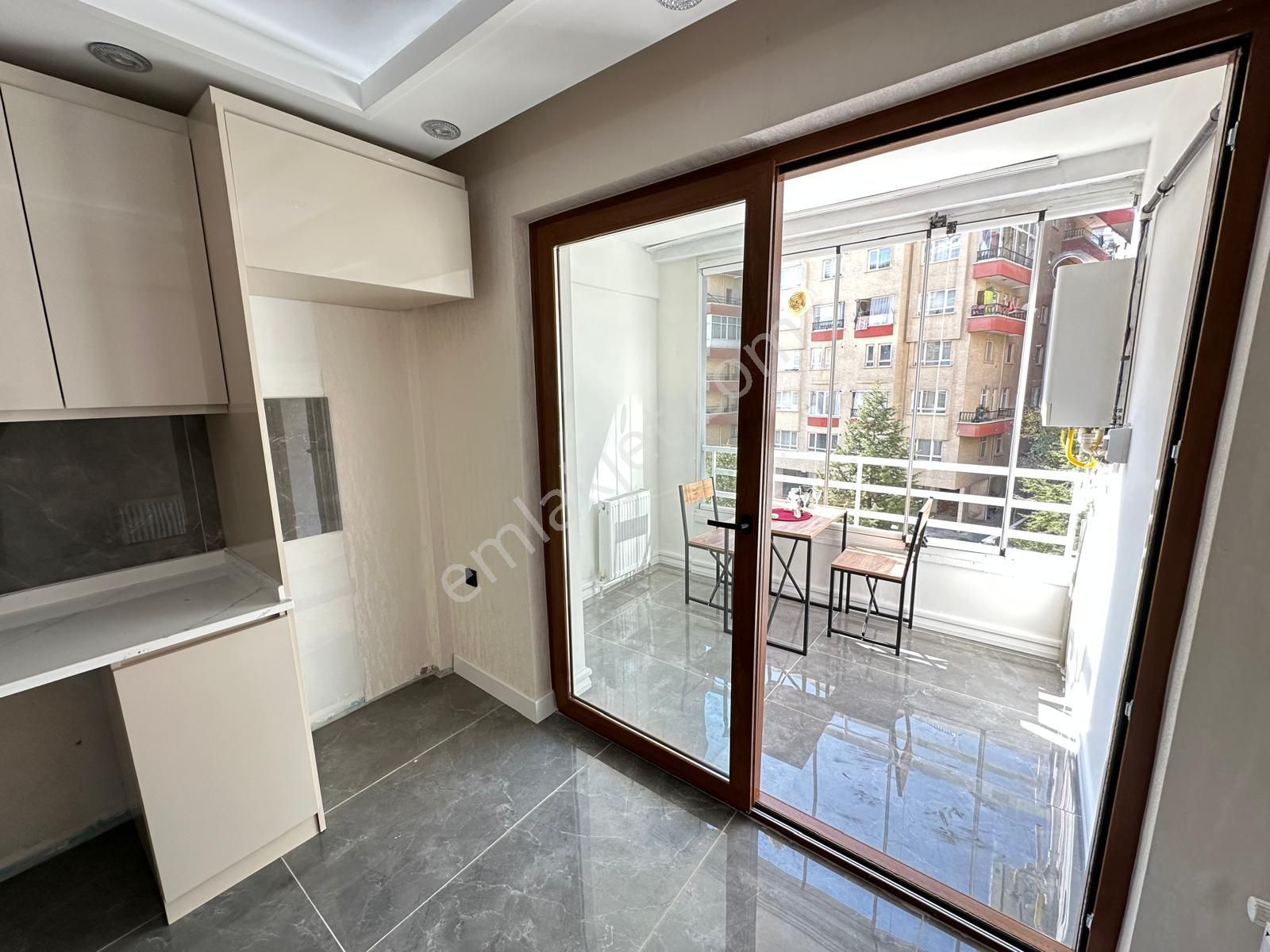 Relax'tan Şehir Hast Yakını Asnsörlü Lüx Yapılı Site Dairesi - Görsel 9