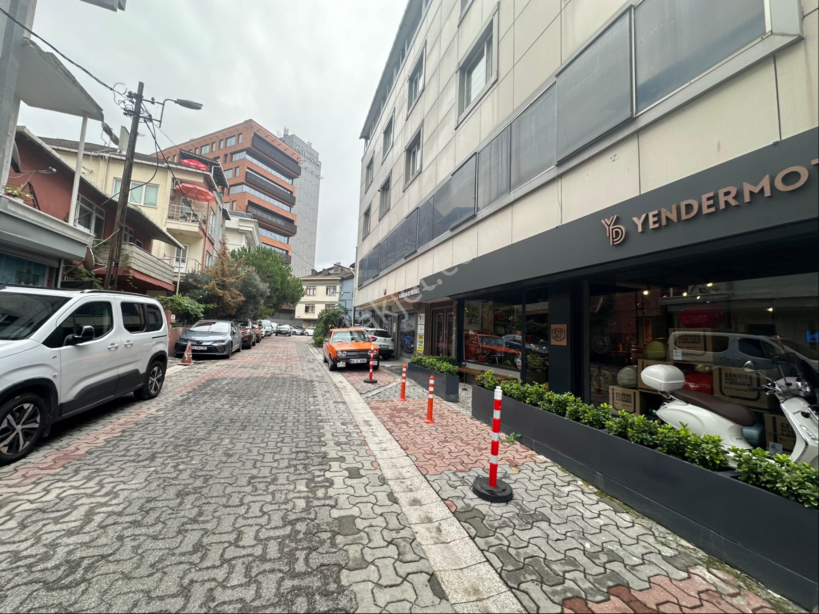 Acıbadem Ünıversıte Yakını 20 M2 Ön Kullanımlı Dükkan,ofis - Görsel 2