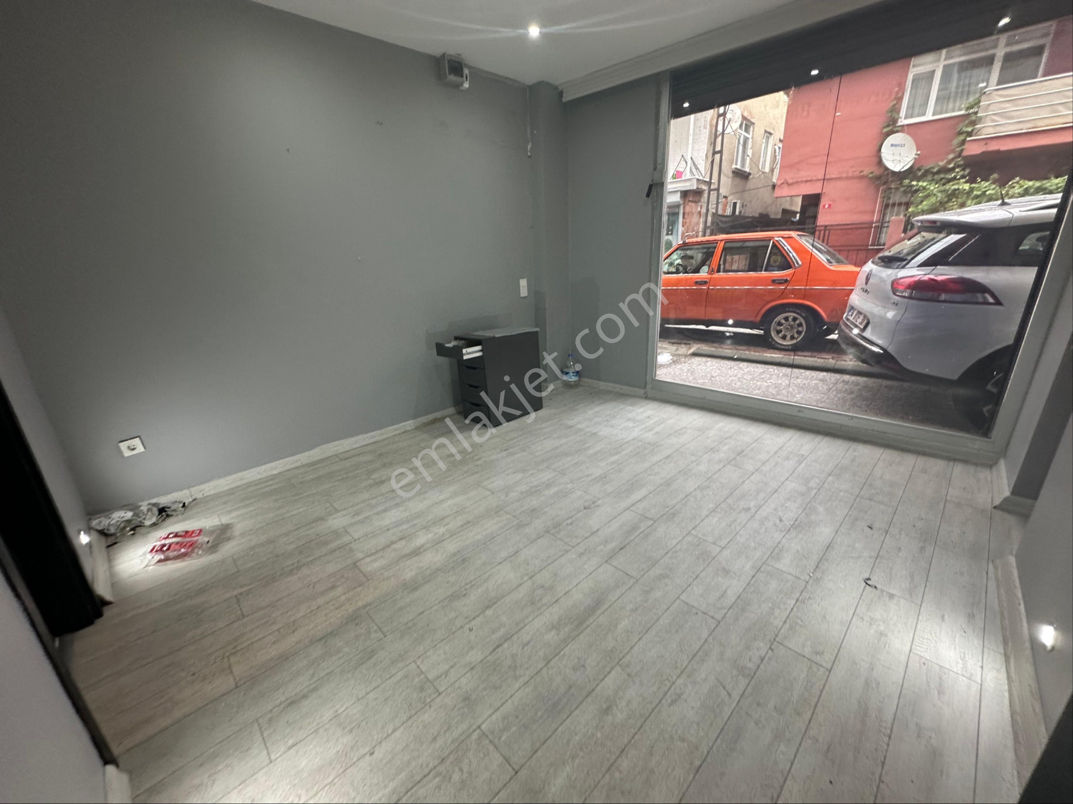 Acıbadem Ünıversıte Yakını 20 M2 Ön Kullanımlı Dükkan,ofis
