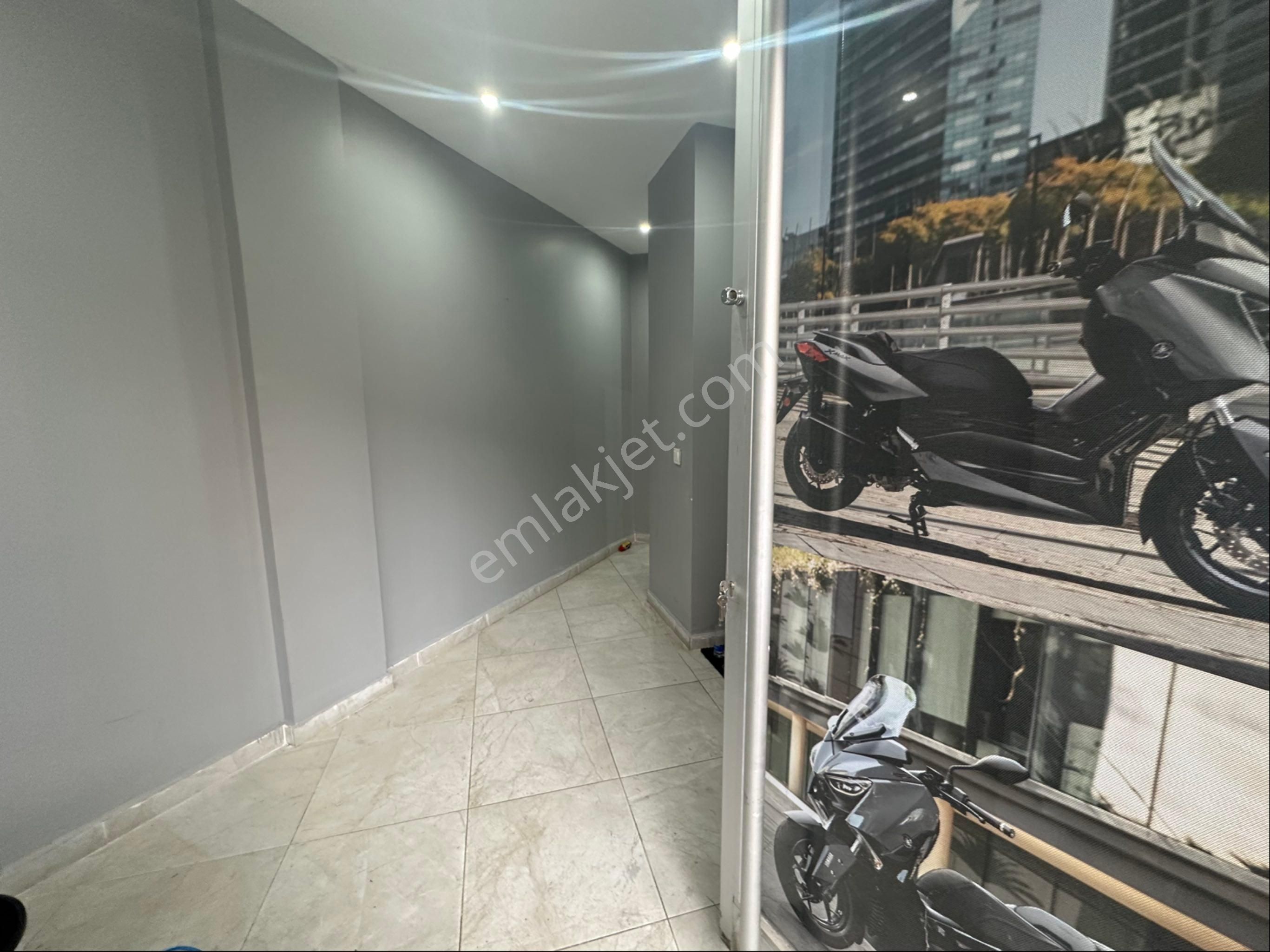Acıbadem Ünıversıte Yakını 20 M2 Ön Kullanımlı Dükkan,ofis - Görsel 7