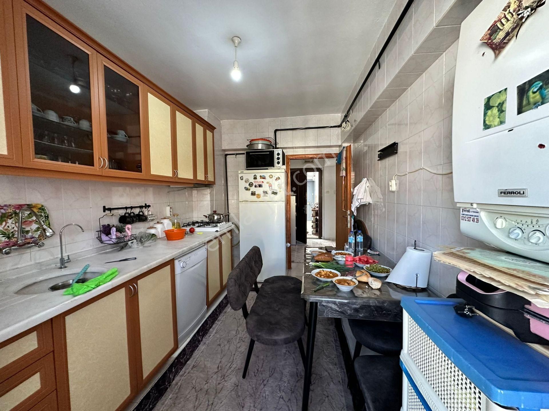 Kalecik Emlak'tan Fatih Mah. Merkezi Konumda 3+1 Klasik Yapı