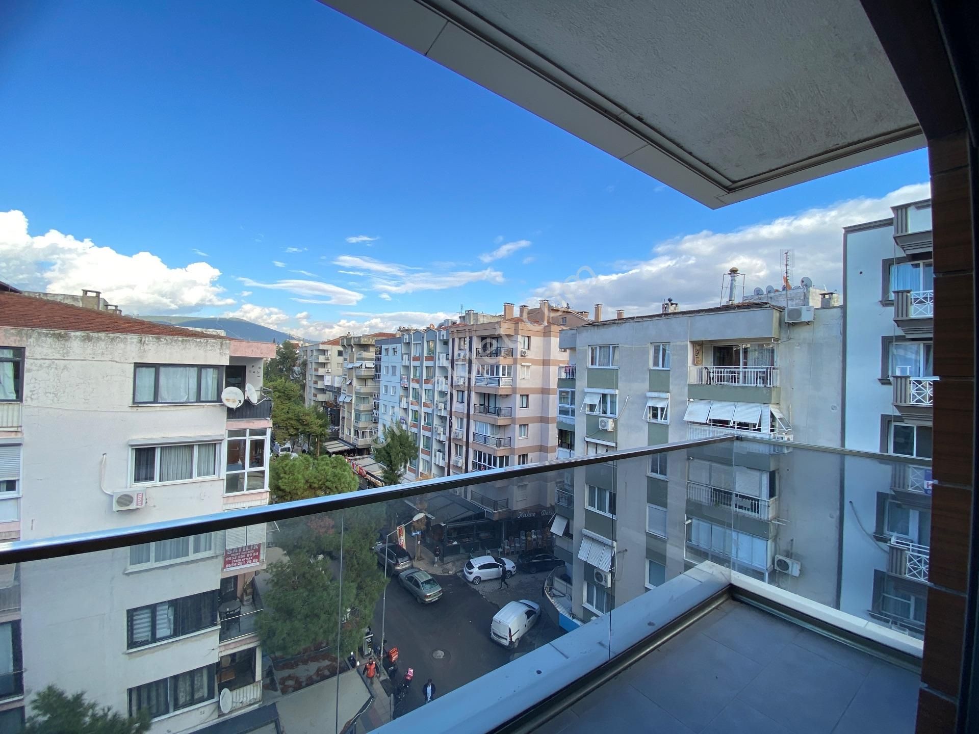 İzmir Bornova Süvari Caddesinde Kiralık Geniş 2+1 - Görsel 10