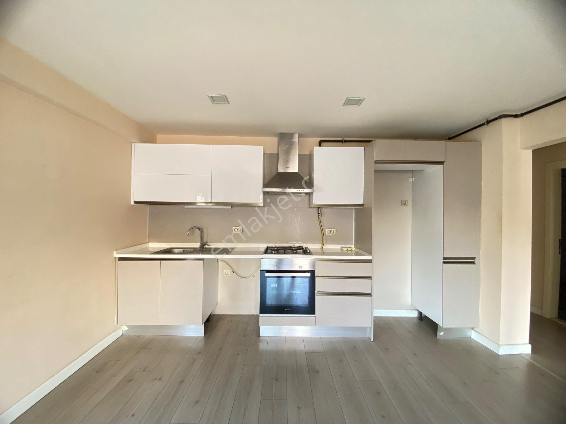 İzmir Bornova Süvari Caddesinde Kiralık Geniş 2+1 - Görsel 4