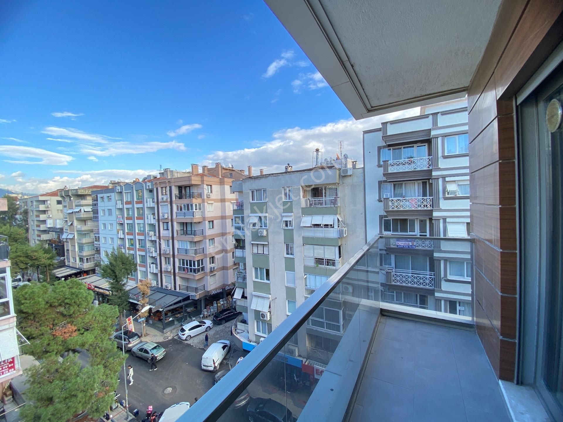 İzmir Bornova Süvari Caddesinde Kiralık Geniş 2+1 - Görsel 11