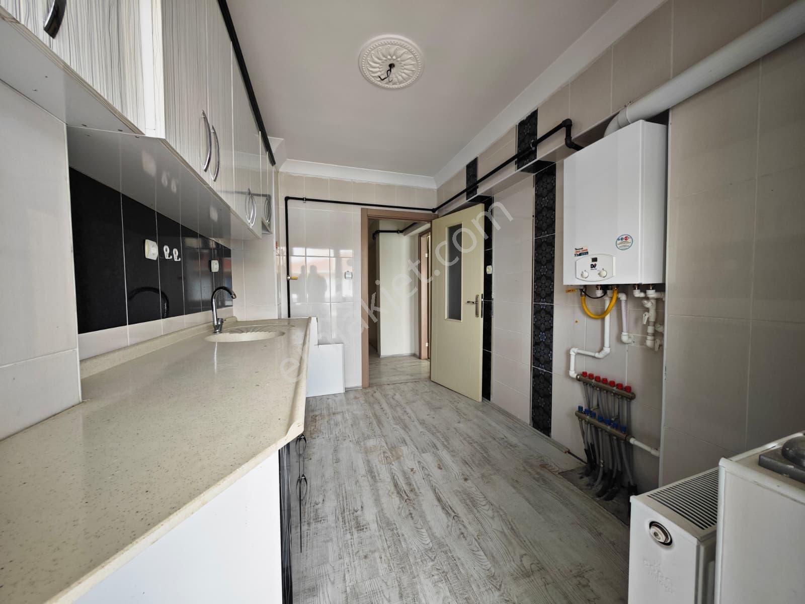 Beşikkaya Mahallesinde Asansörlü Manzaralı 3+1 Katta Satılık Daire !! - Görsel 5