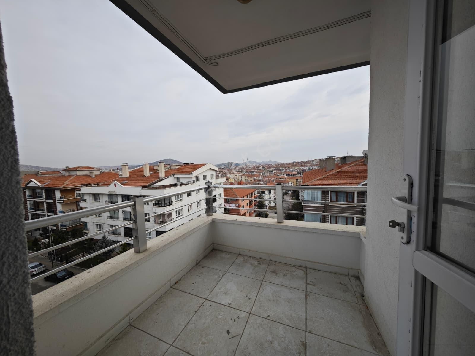 Beşikkaya Mahallesinde Asansörlü Manzaralı 3+1 Katta Satılık Daire !! - Görsel 23