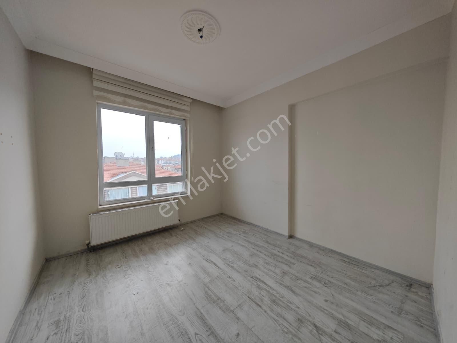 Beşikkaya Mahallesinde Asansörlü Manzaralı 3+1 Katta Satılık Daire !! - Görsel 15