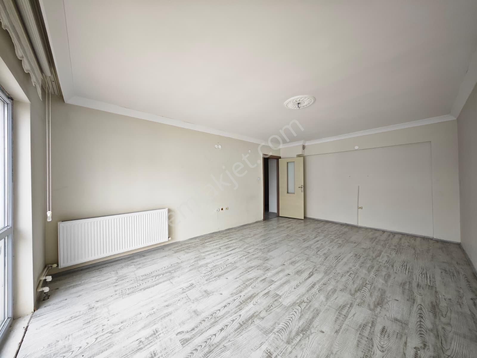 Beşikkaya Mahallesinde Asansörlü Manzaralı 3+1 Katta Satılık Daire !! - Görsel 8