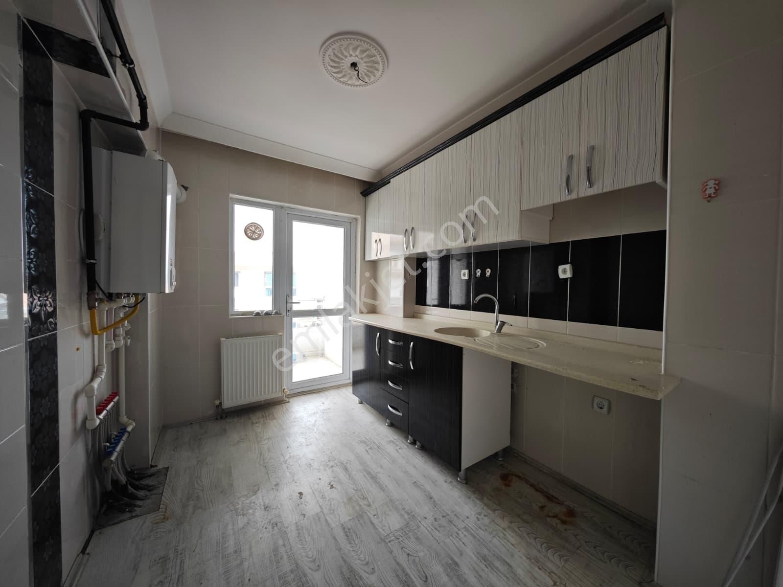 Beşikkaya Mahallesinde Asansörlü Manzaralı 3+1 Katta Satılık Daire !! - Görsel 2