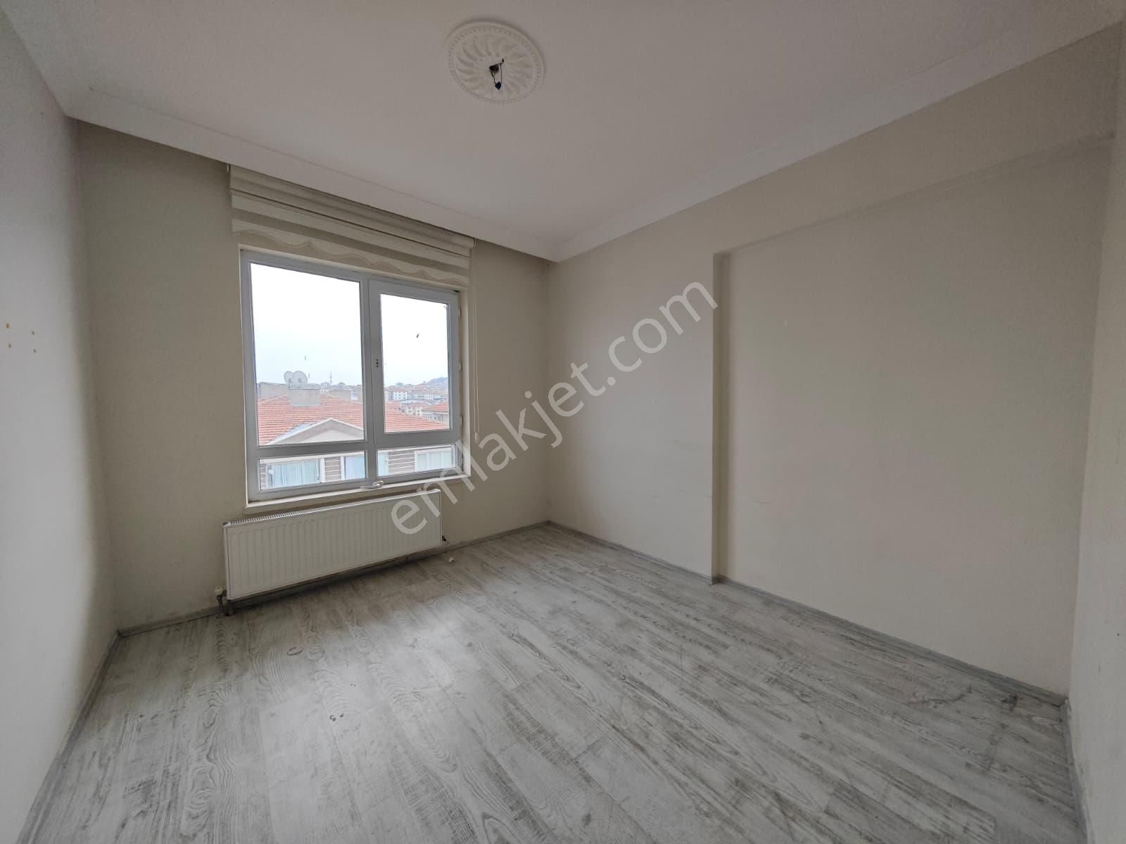 Beşikkaya Mahallesinde Asansörlü Manzaralı 3+1 Katta Satılık Daire !! - Görsel 14