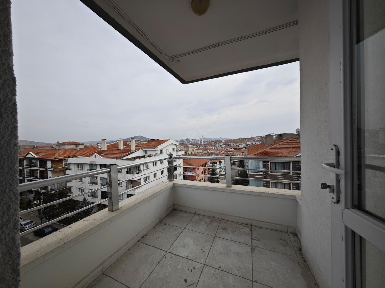 Beşikkaya Mahallesinde Asansörlü Manzaralı 3+1 Katta Satılık Daire !! - Görsel 25