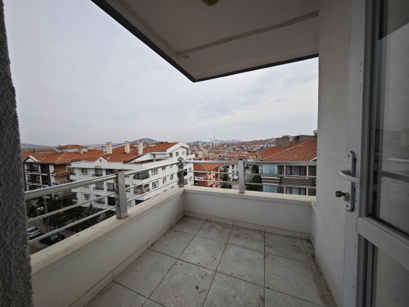 Beşikkaya Mahallesinde Asansörlü Manzaralı 3+1 Katta Satılık Daire !! - Görsel 27