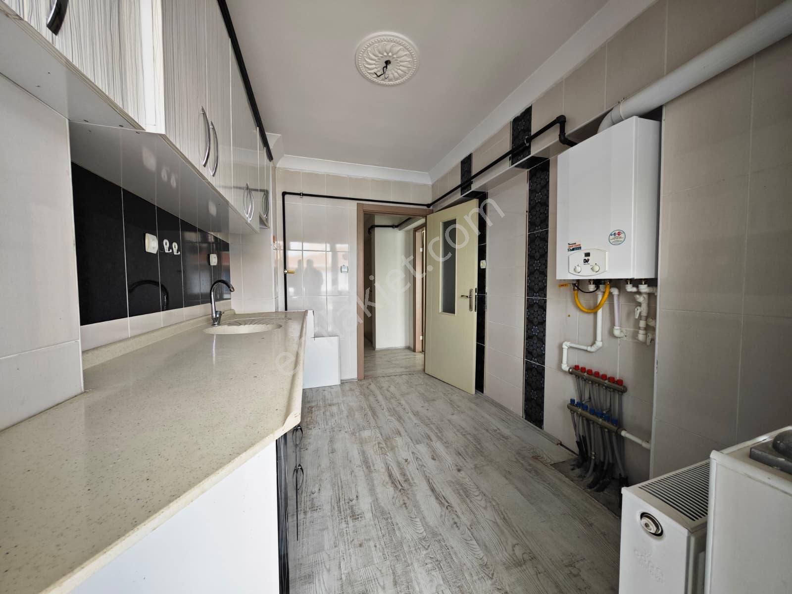 Beşikkaya Mahallesinde Asansörlü Manzaralı 3+1 Katta Satılık Daire !! - Görsel 4