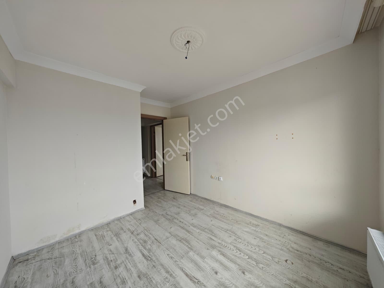 Beşikkaya Mahallesinde Asansörlü Manzaralı 3+1 Katta Satılık Daire !! - Görsel 18