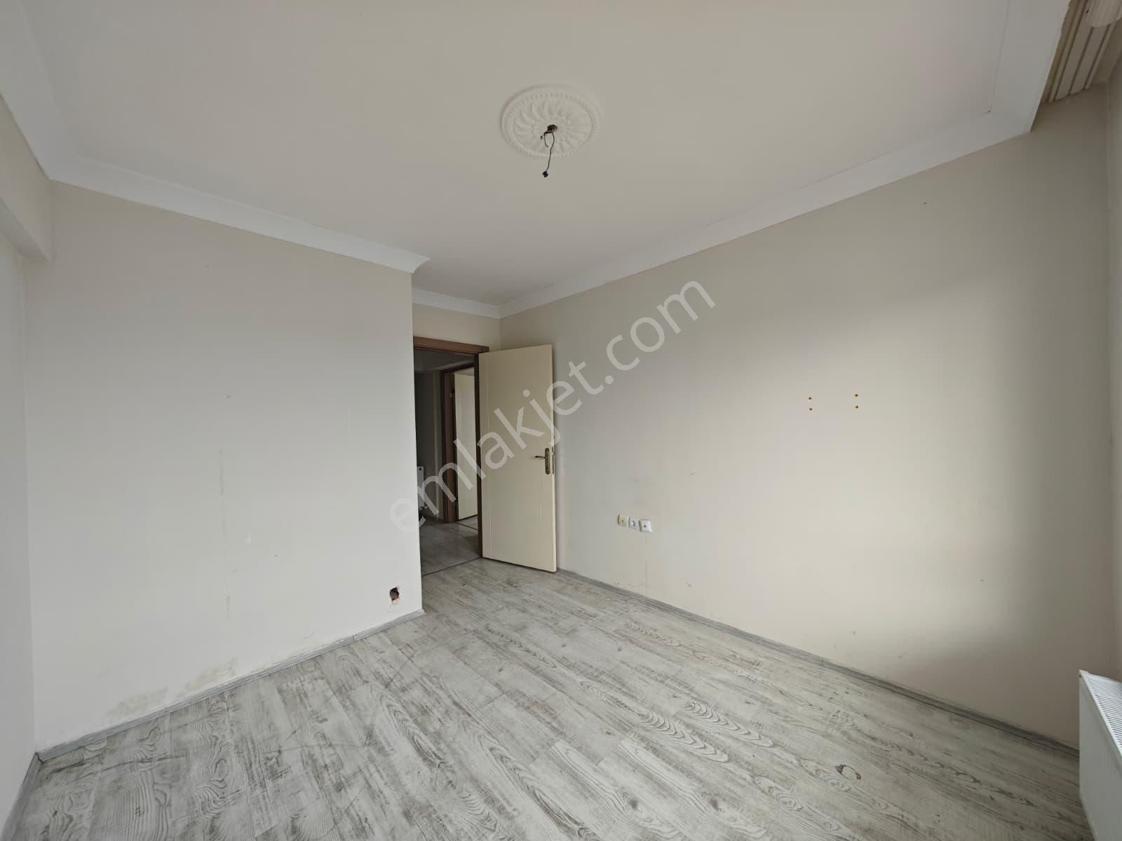 Beşikkaya Mahallesinde Asansörlü Manzaralı 3+1 Katta Satılık Daire !! - Görsel 13