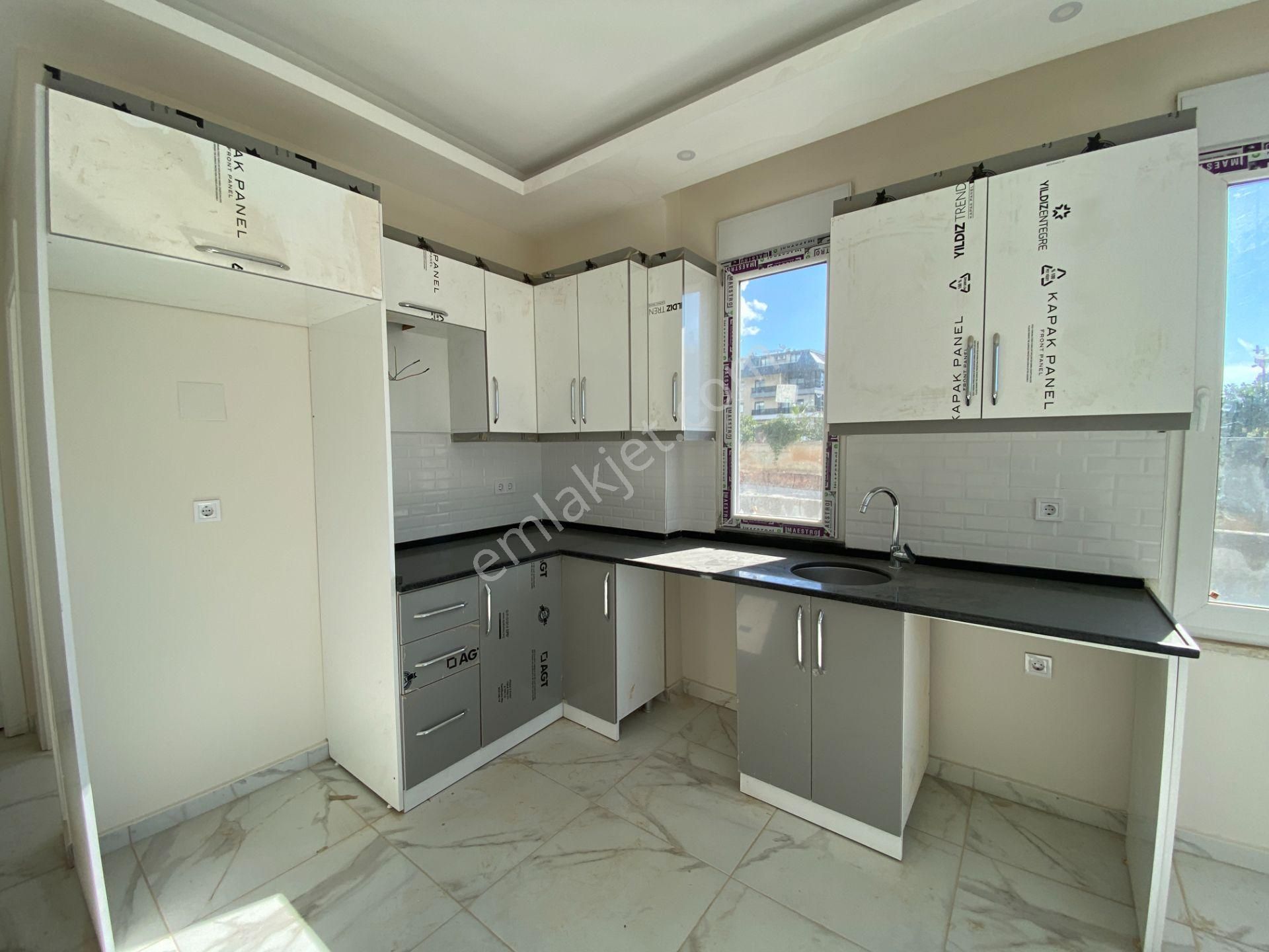 Alanya Oba Mahallesinde Havuzlu Sitede 1+1 Kiralık Daire - Görsel 7