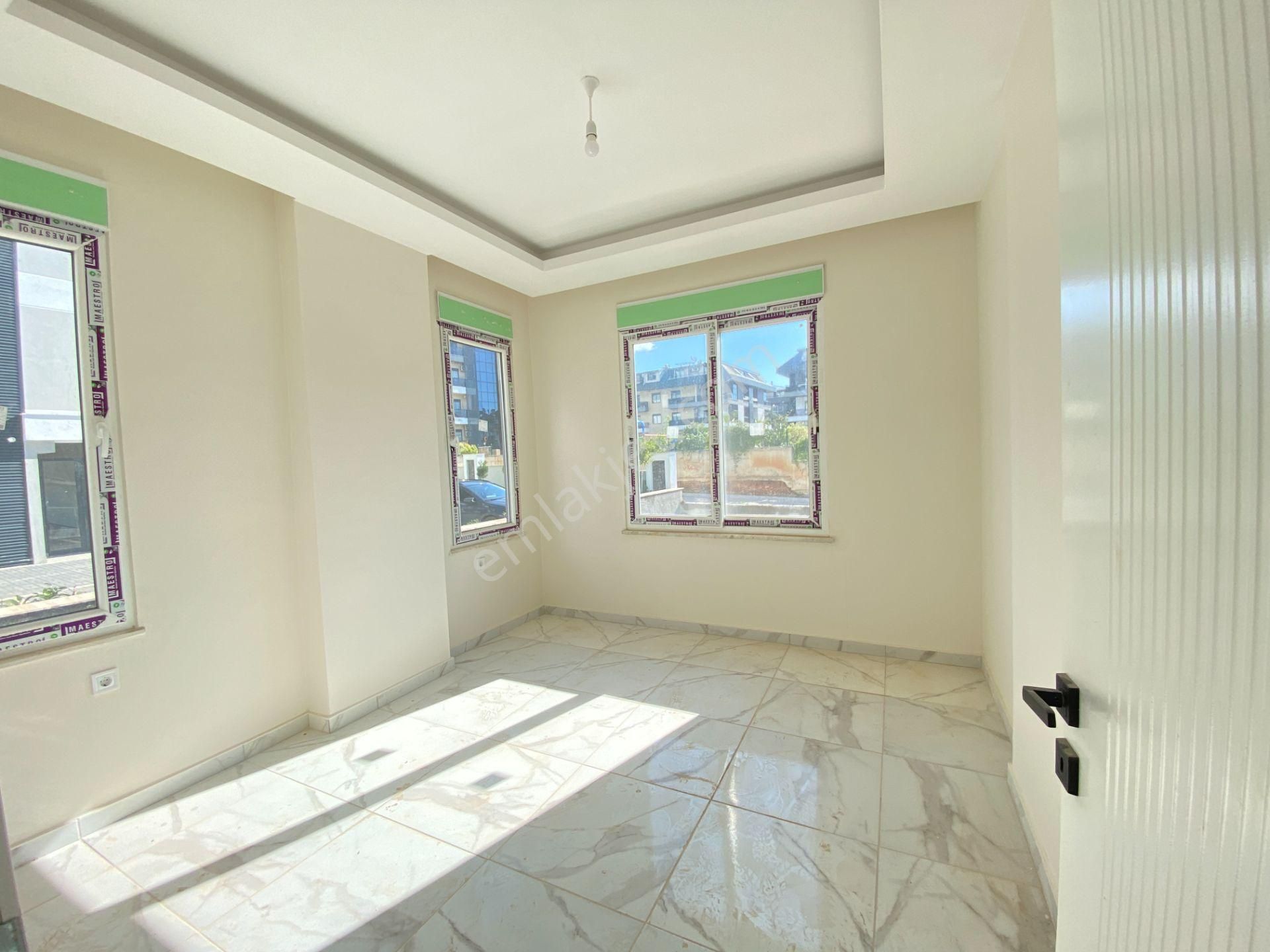 Alanya Oba Mahallesinde Havuzlu Sitede 1+1 Kiralık Daire - Görsel 14