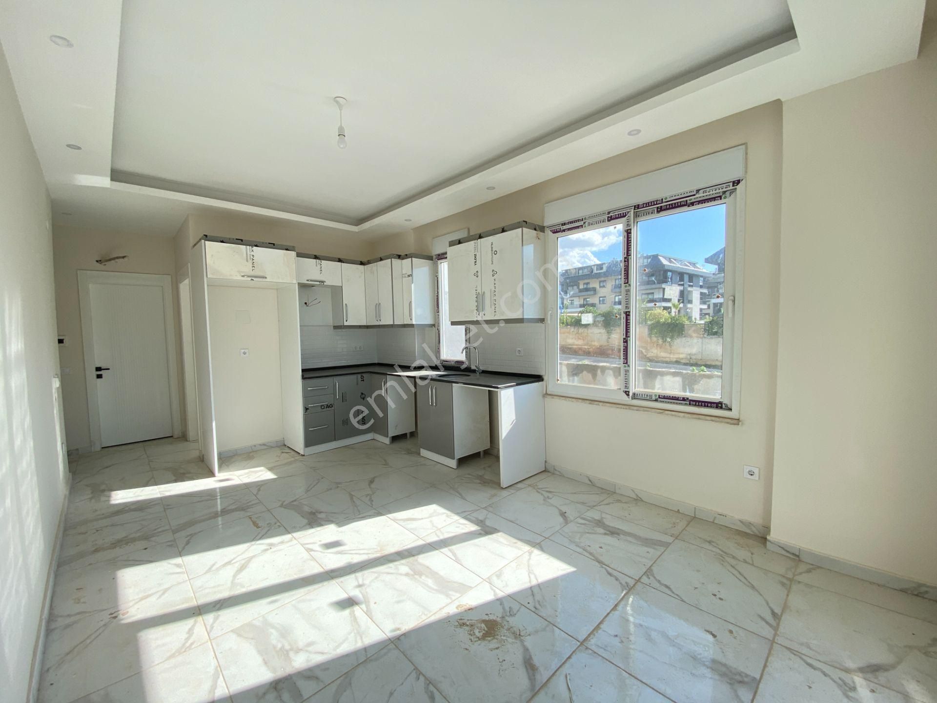 Alanya Oba Mahallesinde Havuzlu Sitede 1+1 Kiralık Daire - Görsel 6