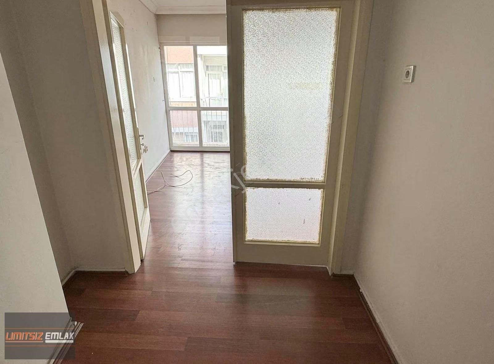 Karşıyaka Çarşı'da Kiralık 2+1 Arakat Daire - Görsel 7