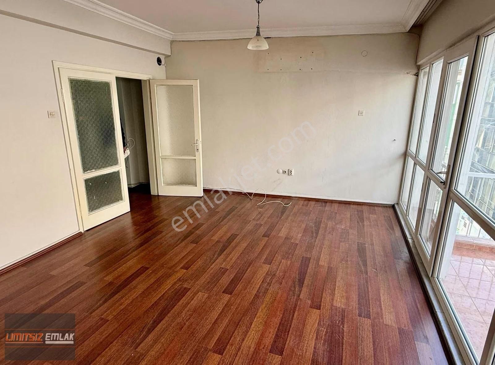 Karşıyaka Çarşı'da Kiralık 2+1 Arakat Daire - Görsel 4