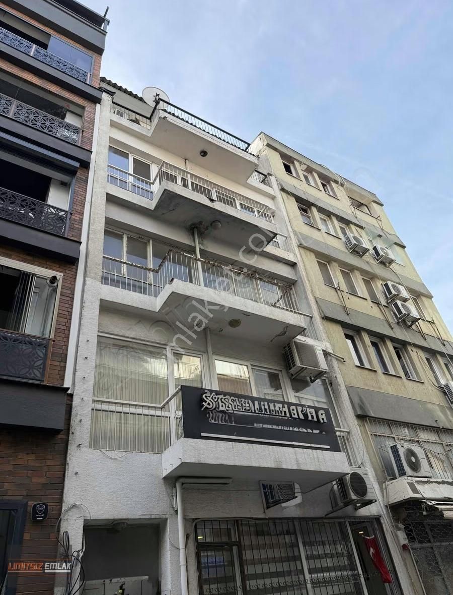 Karşıyaka Çarşı'da Kiralık 2+1 Arakat Daire - Görsel 6