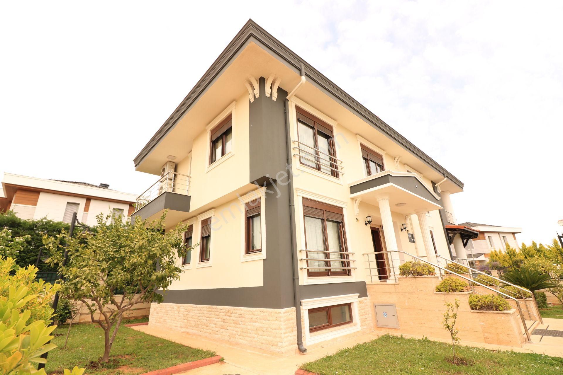 Yasin Kuzu'dan Yalınlı'da Satılık Müstakil 7+1 Villa