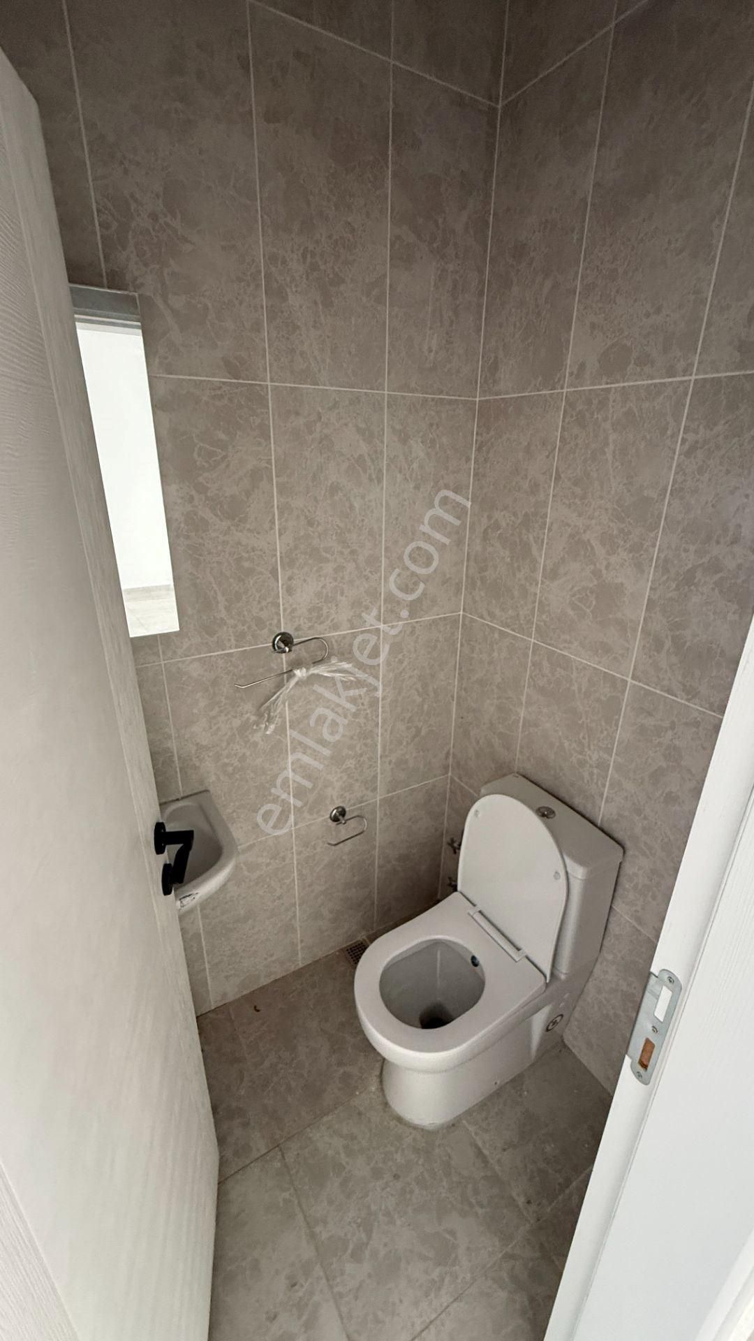 Emlak Uzmanı'ndan Yenidoğan'da Yeni Bina'da Masrafsız Düz Giriş Geniş Ferah Satılık Dükkan - Görsel 3