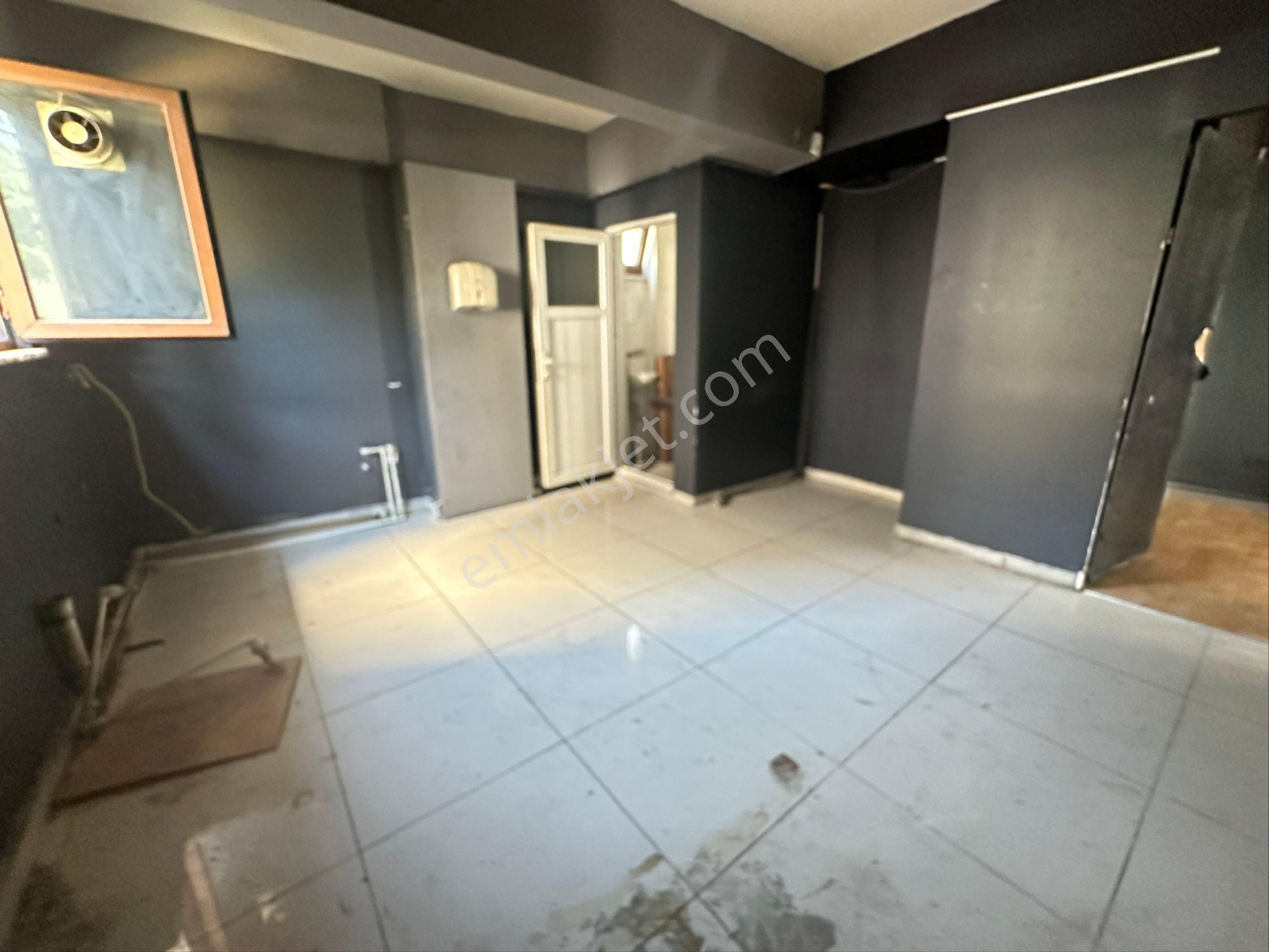 Hastaneler Bölges Kayışdağı Cdsi Yakını Dükkan - Görsel 2