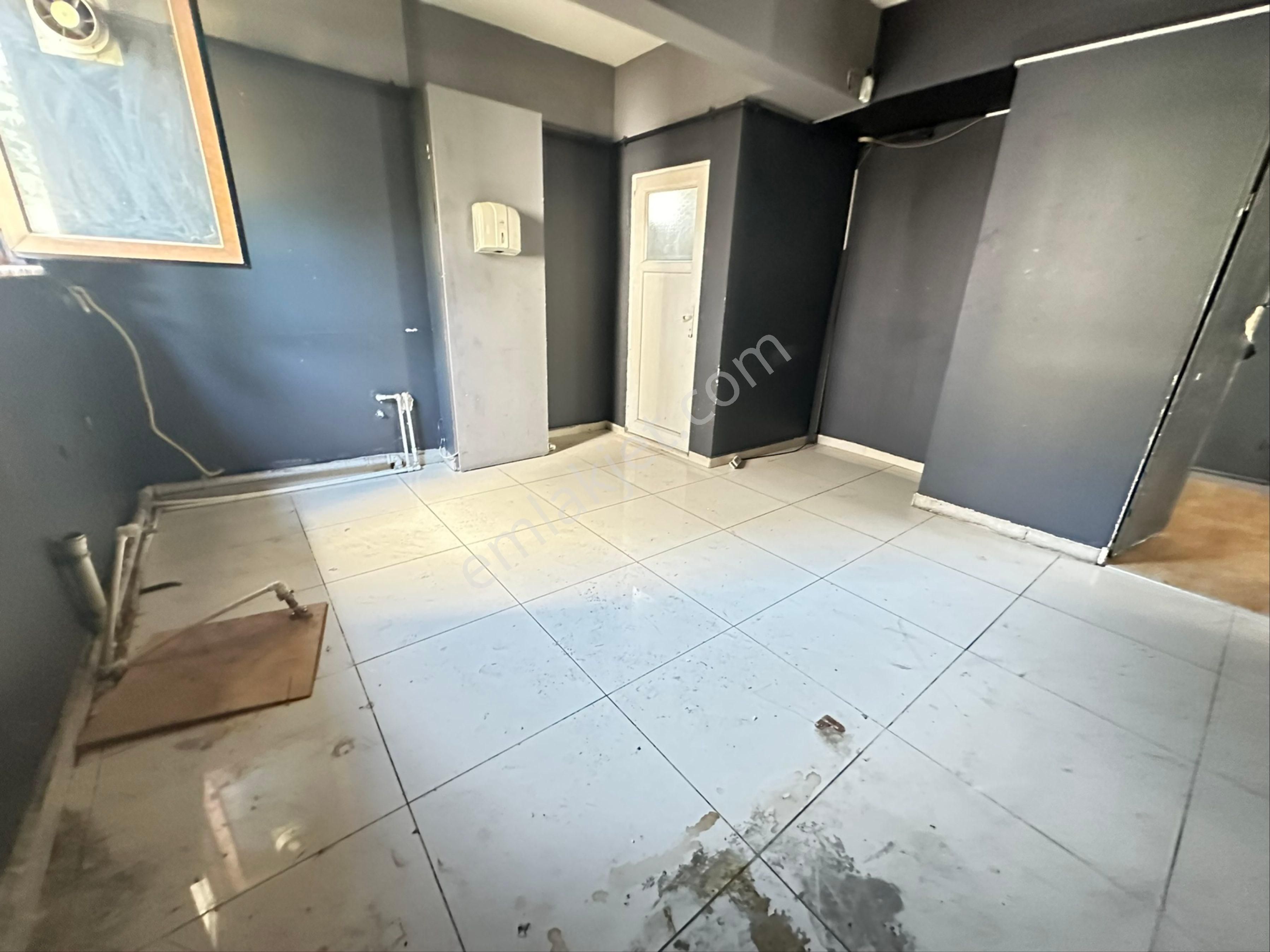 Hastaneler Bölges Kayışdağı Cdsi Yakını Dükkan - Görsel 13