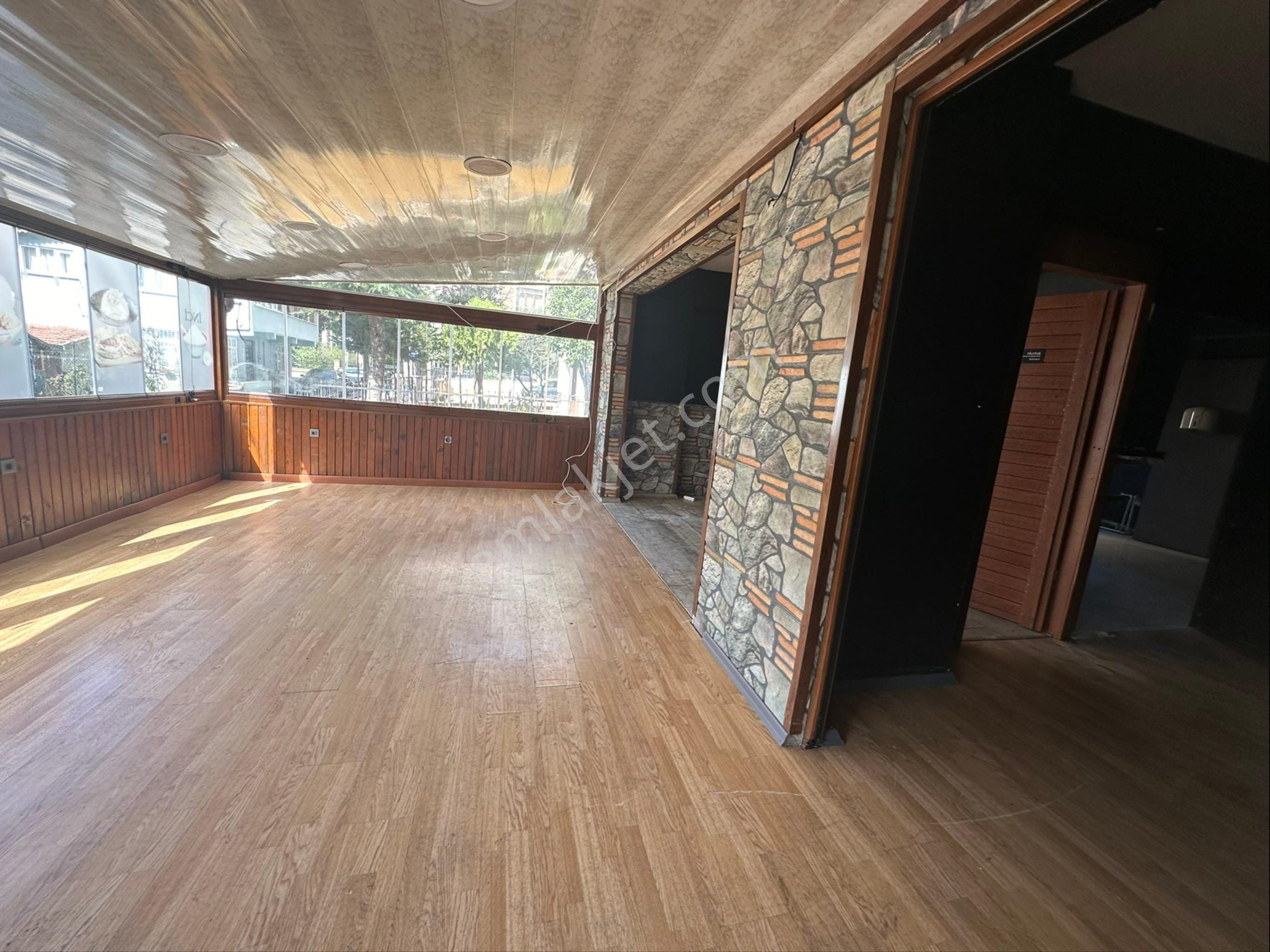 Hastaneler Bölges Kayışdağı Cdsi Yakını Dükkan - Görsel 6